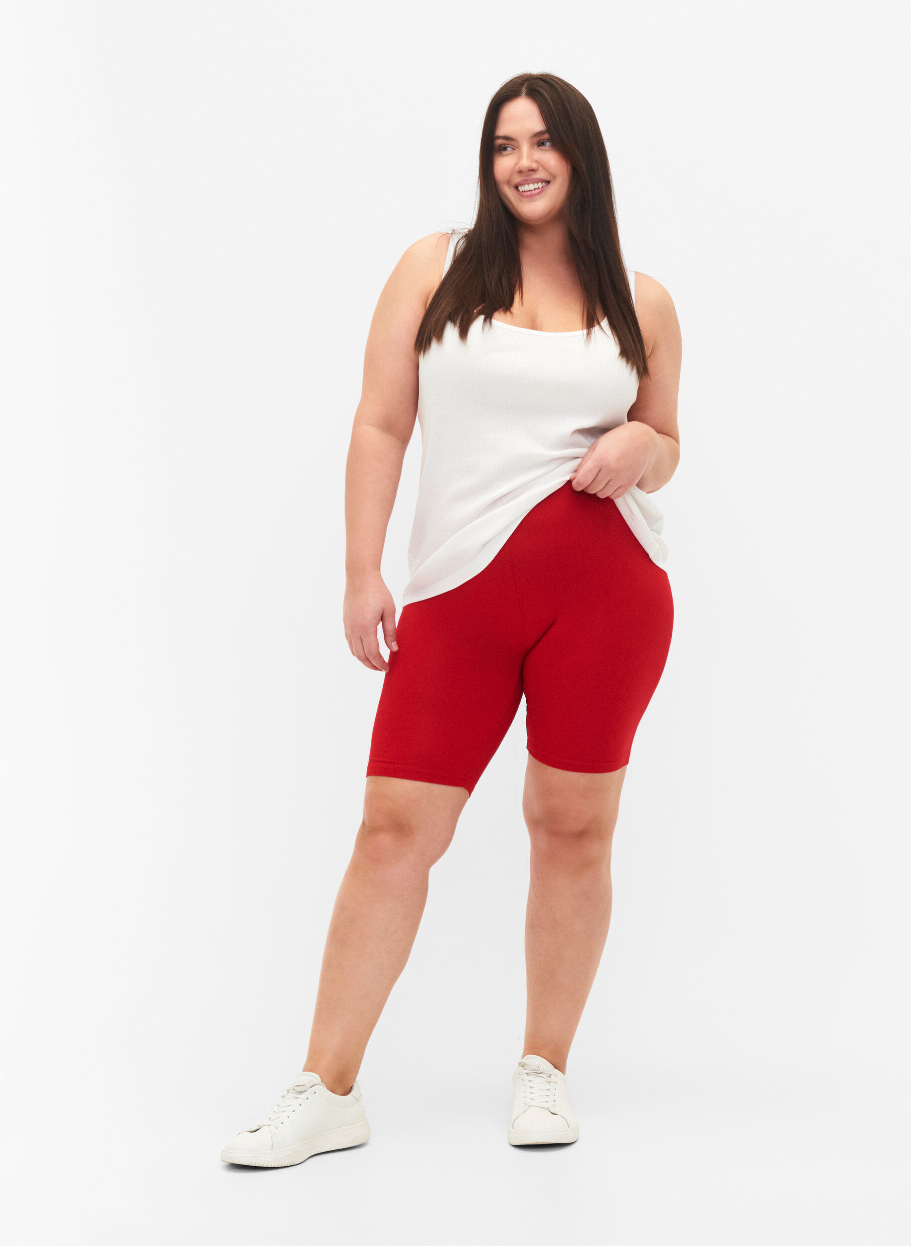 Zizzi Einfarbige Basic Radlershorts, Rot, Model image number 1