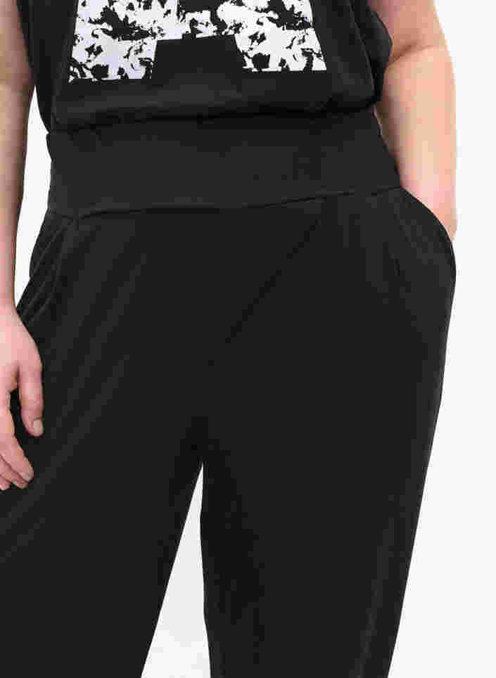 Lockere Sporthose aus Viskose mit Taschen, Black, Model image number 2