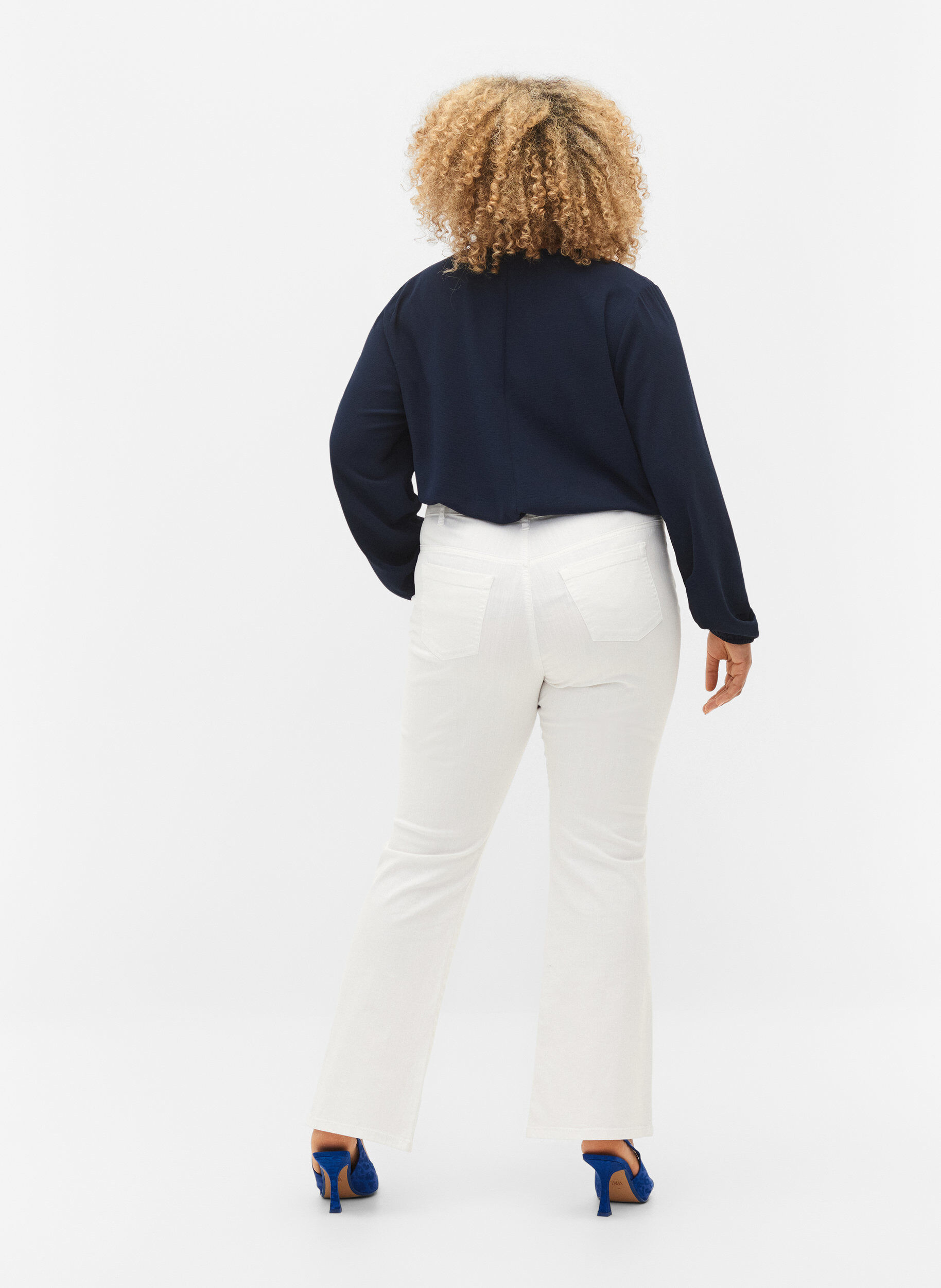Zizzi Ellen Bootcut-Jeans mit hoher Taille, Wei&szlig;, Model image number 1