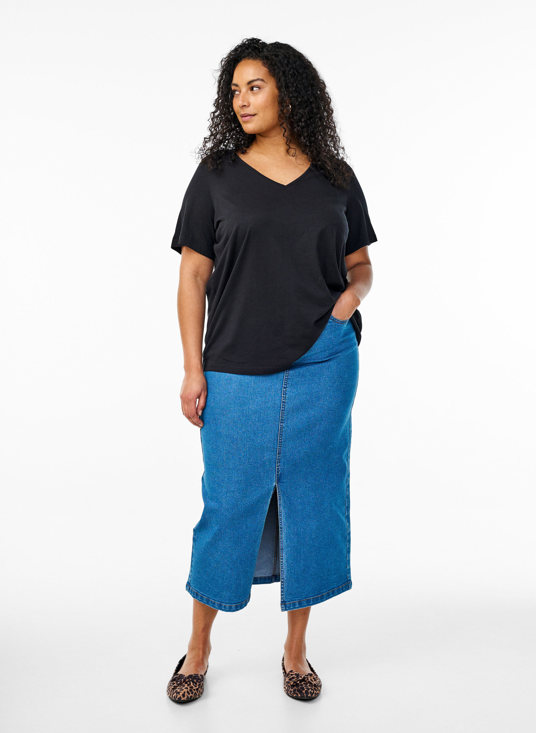 Zizzi 2er-Pack T-Shirts mit V-Ausschnitt, Schwarz, Model image number 1