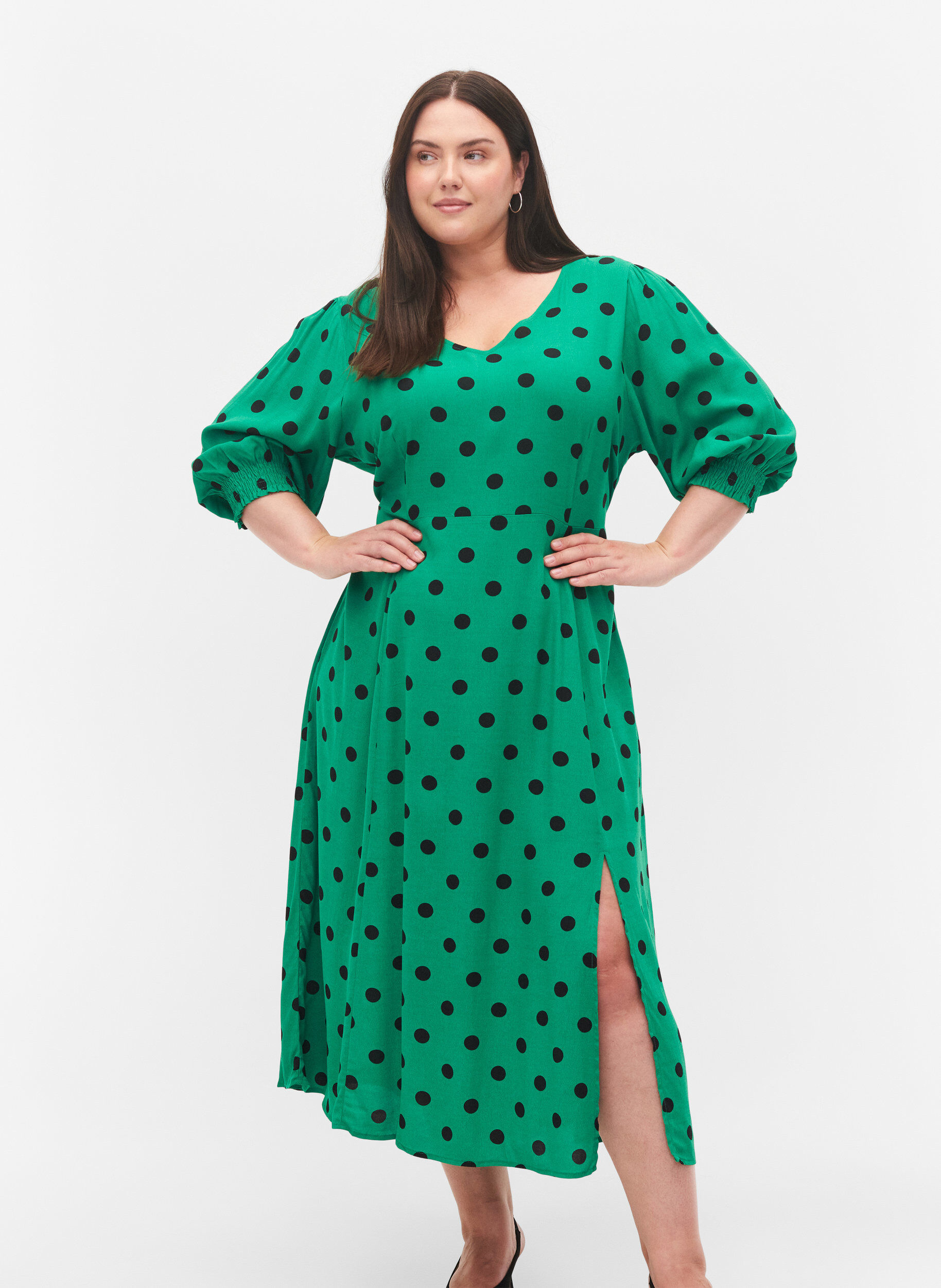 Zizzi Midikleid aus Viskose mit Punktmustern, Jolly Green Dot AOP, Model image number 0