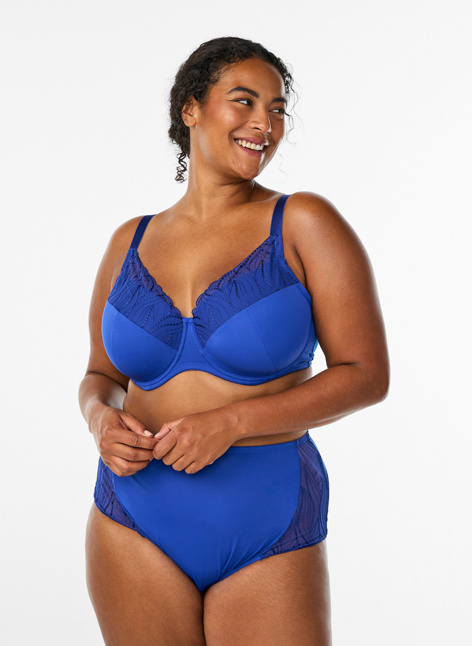 Zizzi BH mit gepolsterten Cups und besticktem Mesh, Blau, Model image number 1