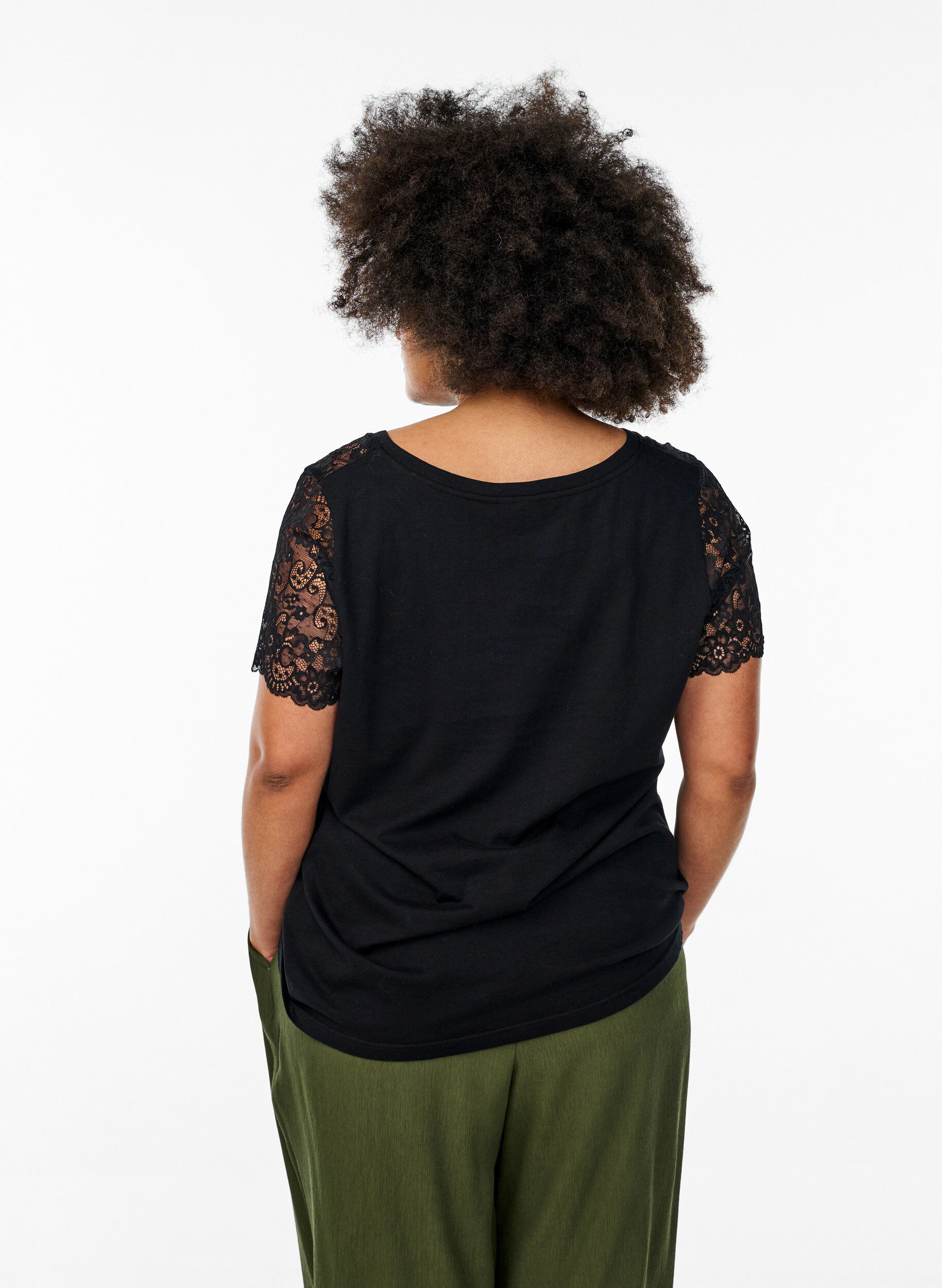 Zizzi T-Shirt aus Baumwolle mit kurze Spitzen&auml;rmeln, Schwarz, Model image number 2