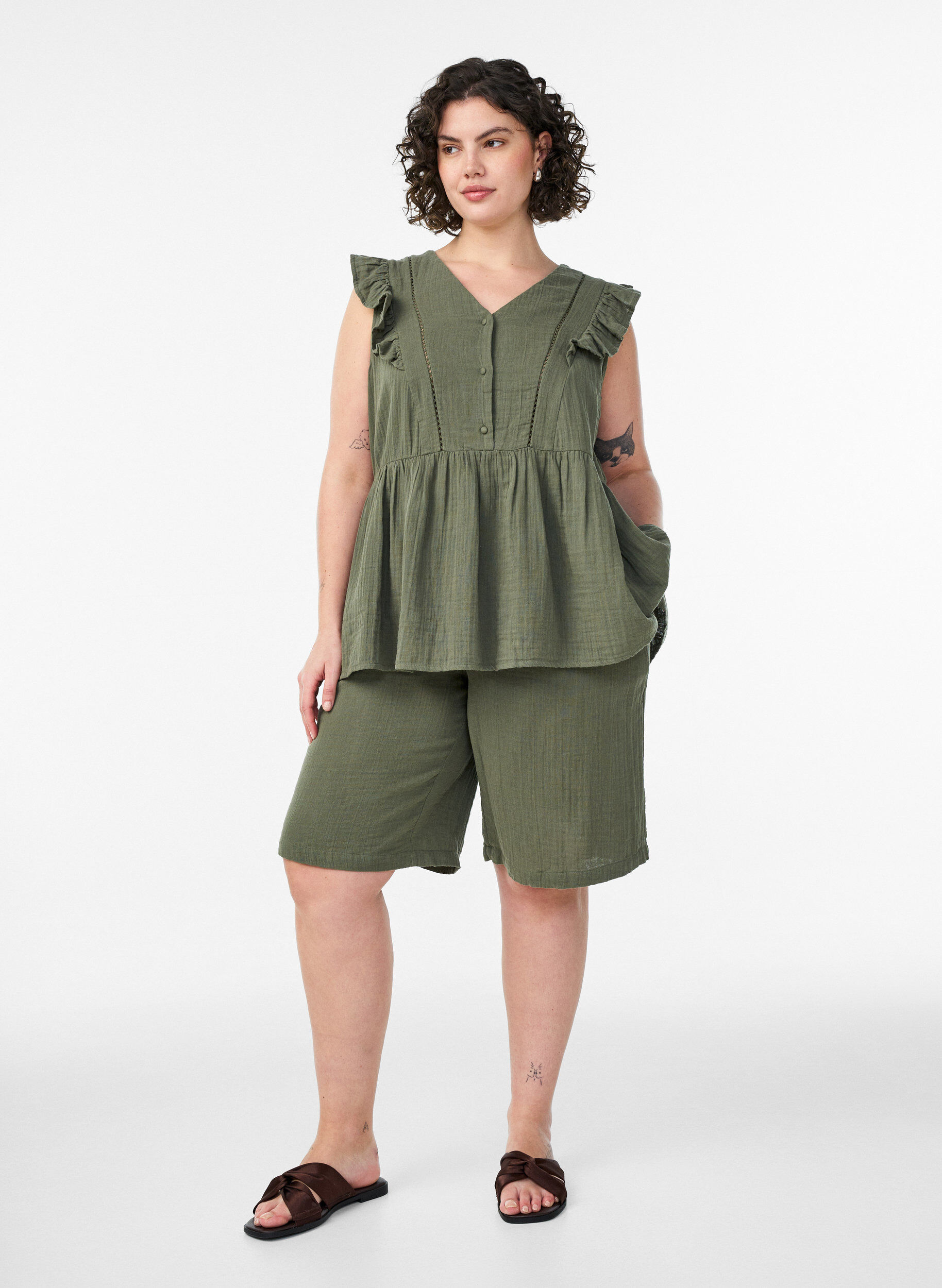 ZizziLockere Shorts aus Baumwollmusselin mit hoher Taille, Gr&uuml;n, Model image number 1