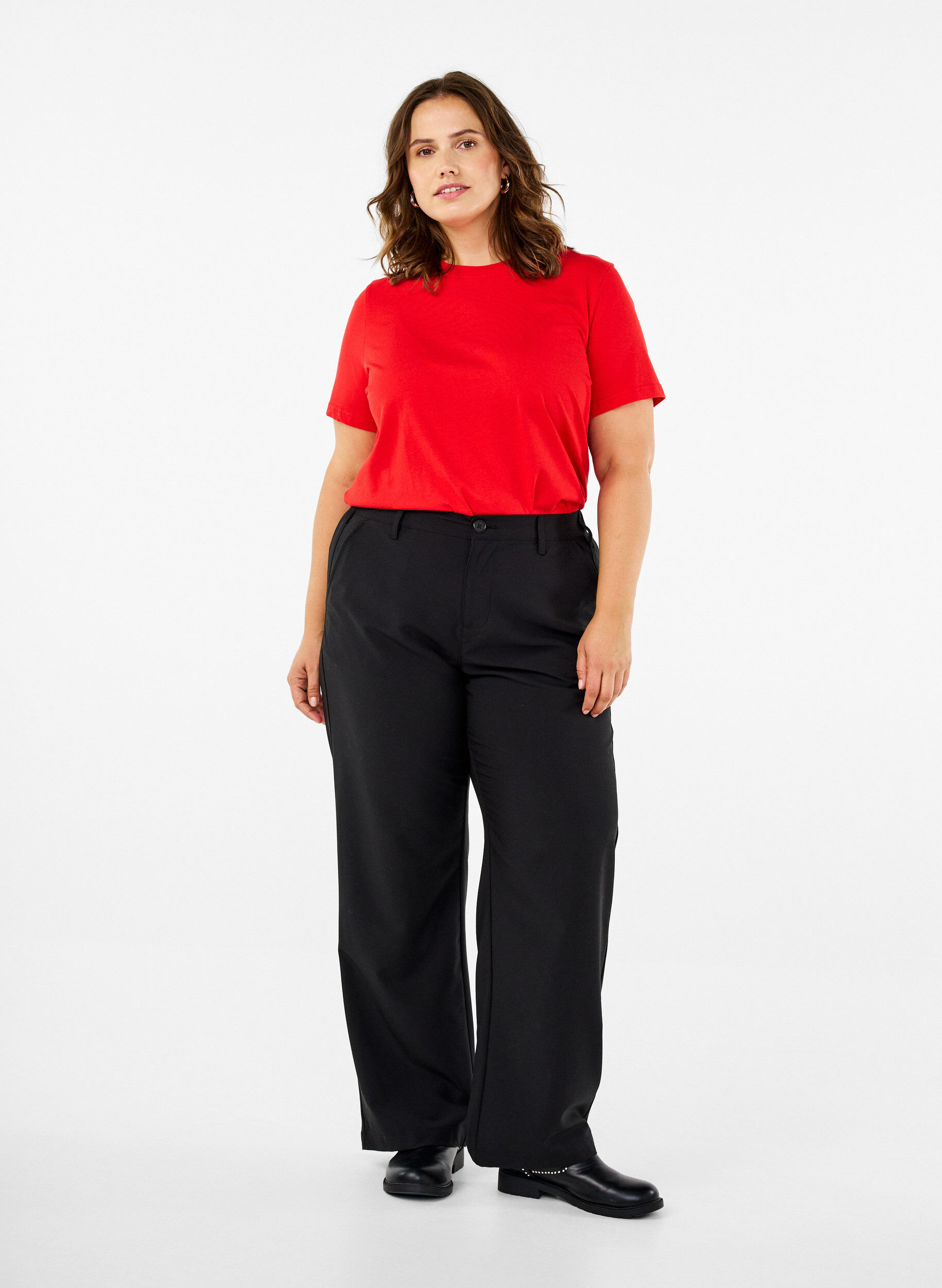 Zizzi Basic-T-Shirt aus Baumwolle mit Rundhalsausschnitt, Rot, Model image number 1