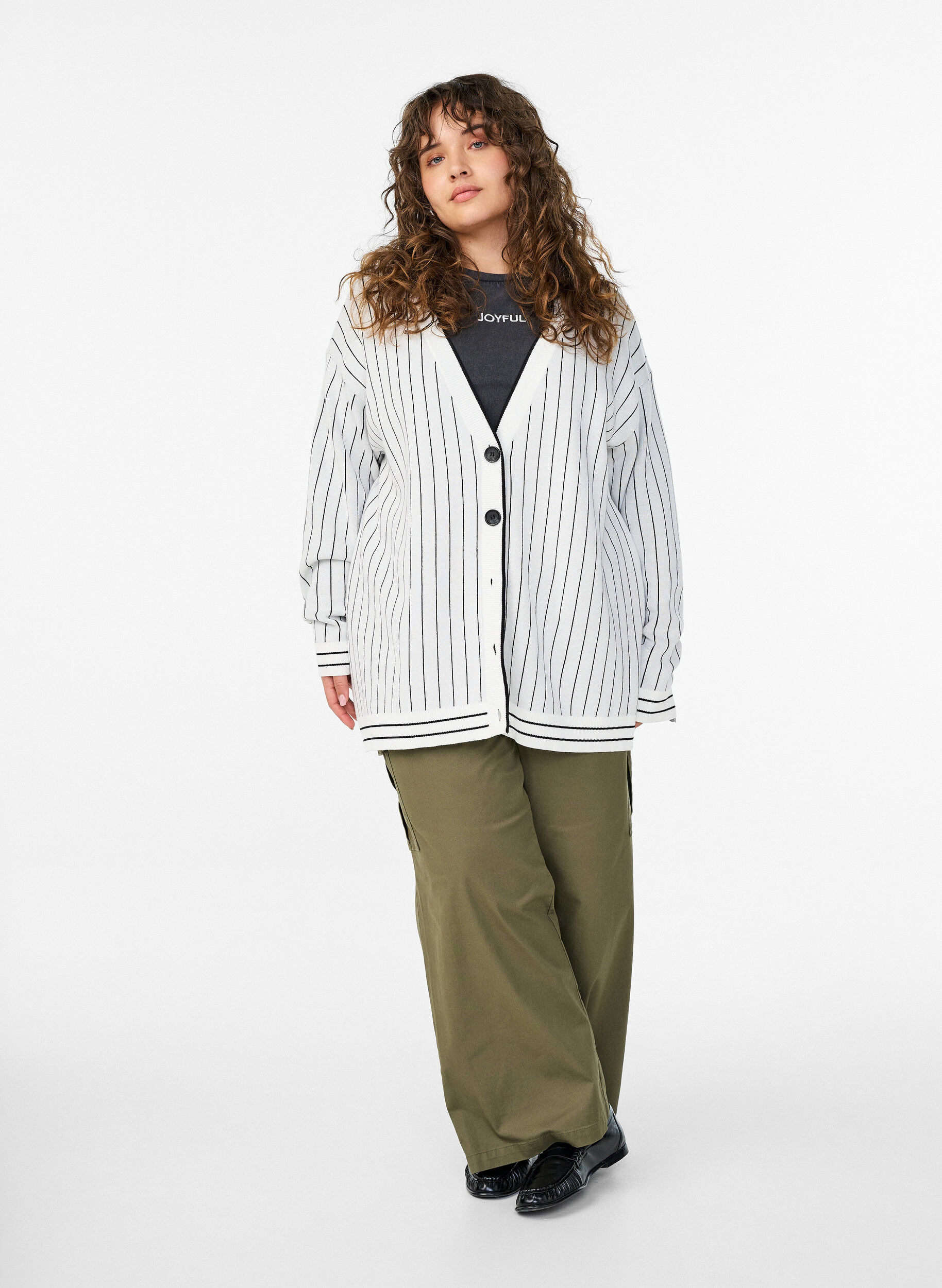 Zizzi Strickjacke mit Streifen und Motiv auf dem R&uuml;cken, Wei&szlig;, Model image number 1