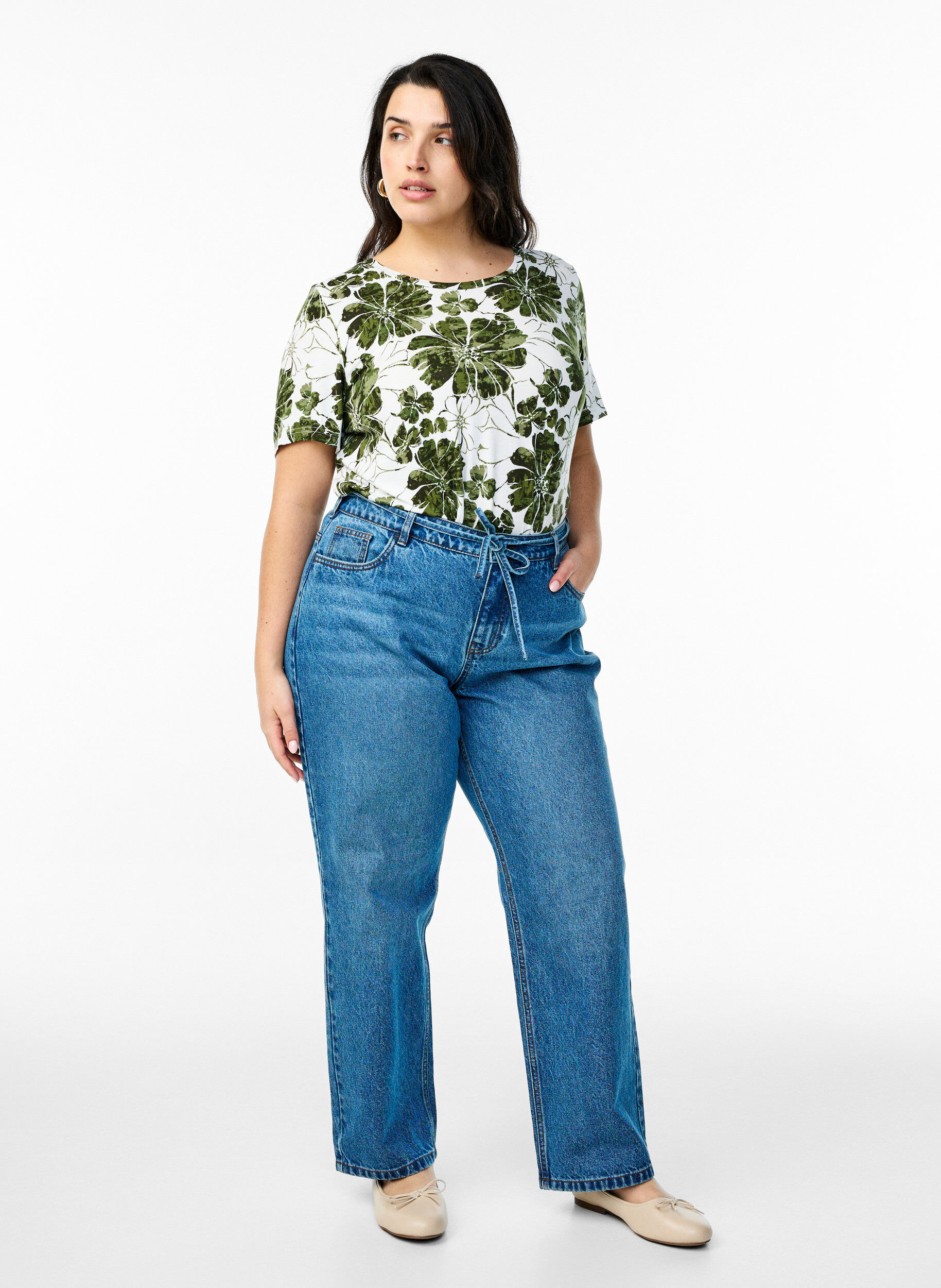 Zizzi T-Shirt mit floralem Print, Gr&uuml;n, Model image number 1