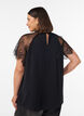 Bluse mit kurzen &Auml;rmeln aus Spitze und hohem Kragen, Schwarz, Model image number 2
