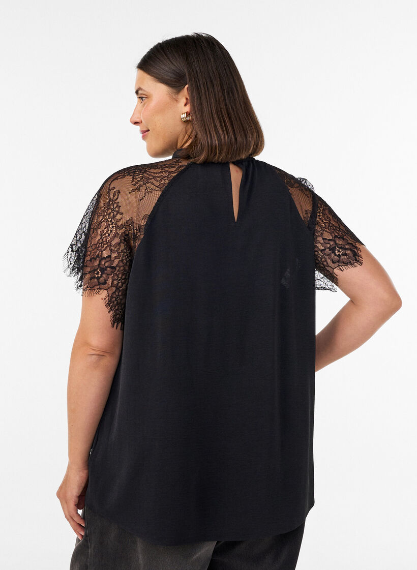 Bluse mit kurzen &Auml;rmeln aus Spitze und hohem Kragen, Schwarz, Model image number 2