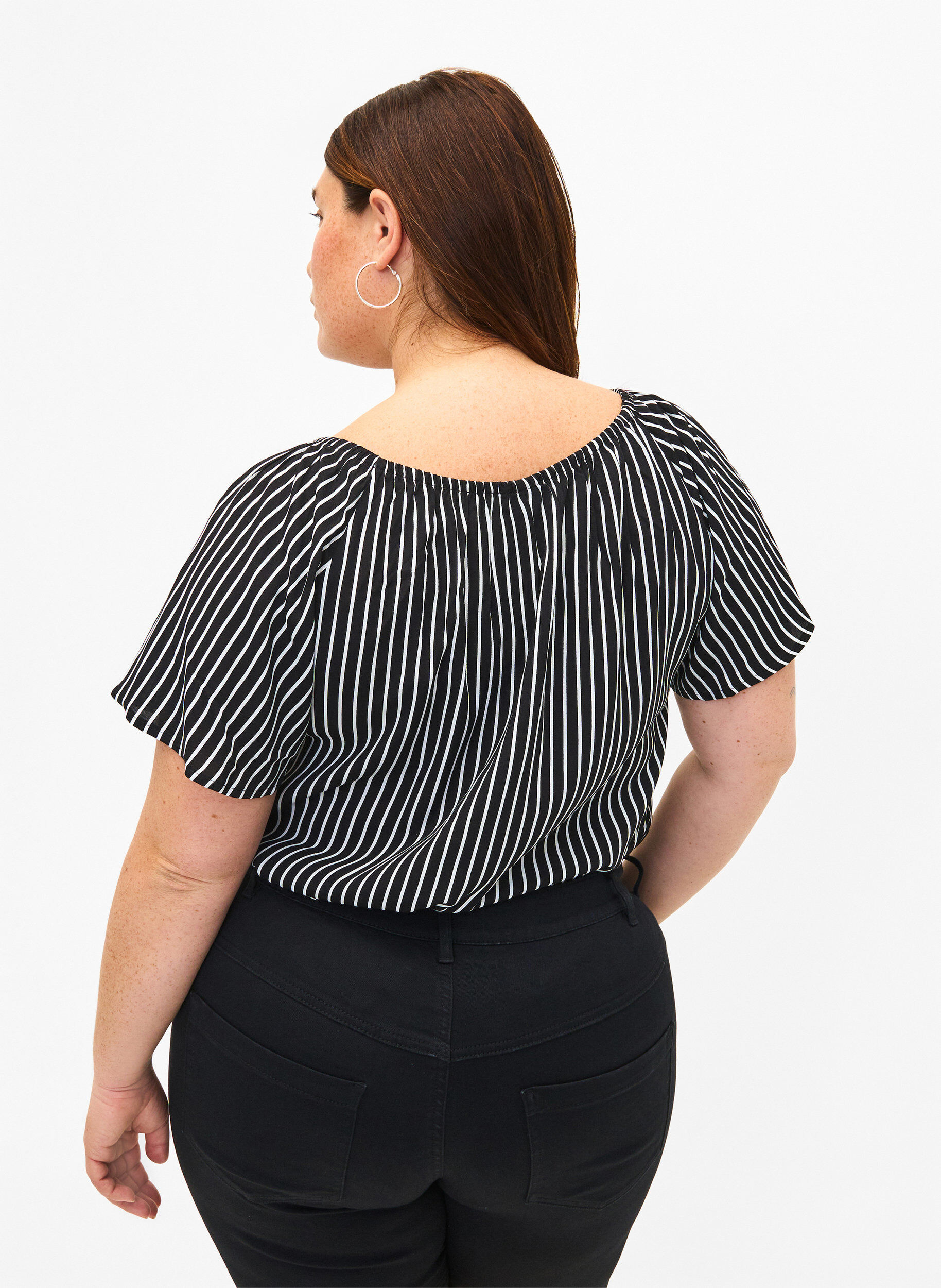 Zizzi Gestreifte Viskosebluse mit kurzen &Auml;rmeln, Black/ White Stripe, Model image number 1