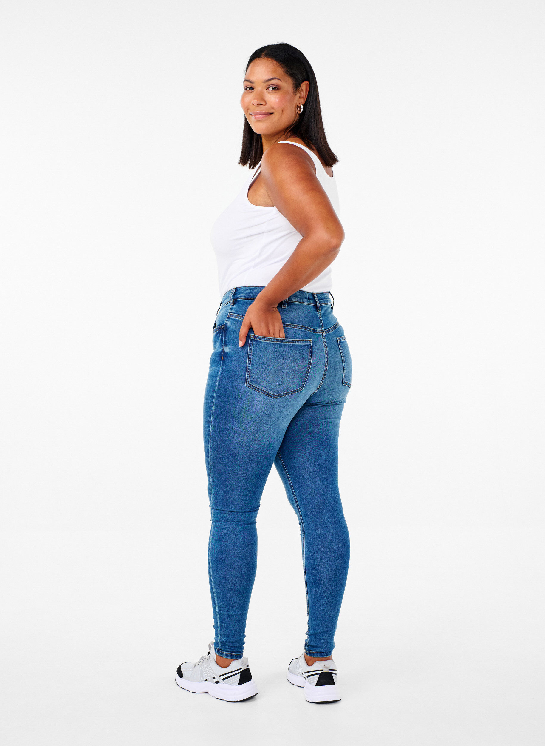 Zizzi Amy Jeans mit hohem Bund und Knopfverschluss, Blue Denim, Model image number 1