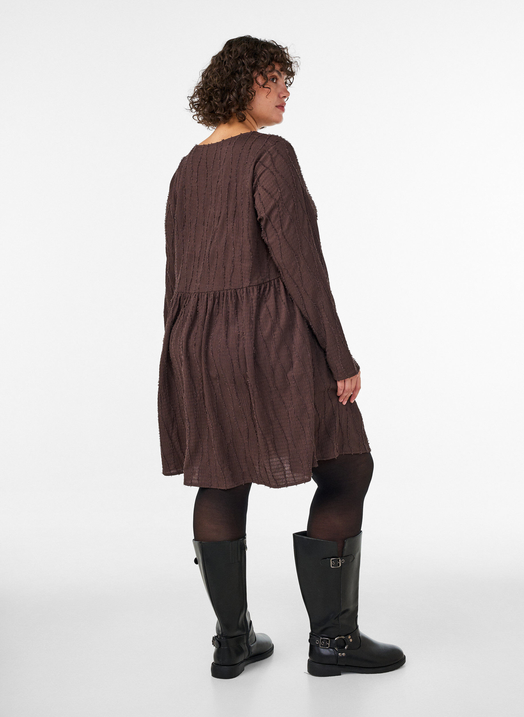 ZizziKurzes Jerseykleid mit welligem Strukturmuster, Braun, Model image number 2