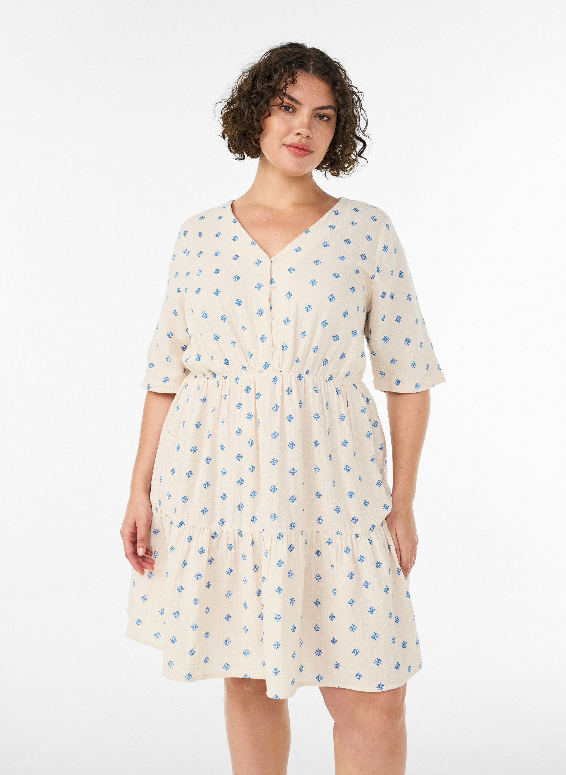 Bedrucktes Kleid aus Baumwolle mit Gummizug in der Taille, Beige, Model