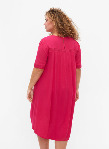 Viskose-Kleid mit Spitzenband., Bright Rose, Model image number 1