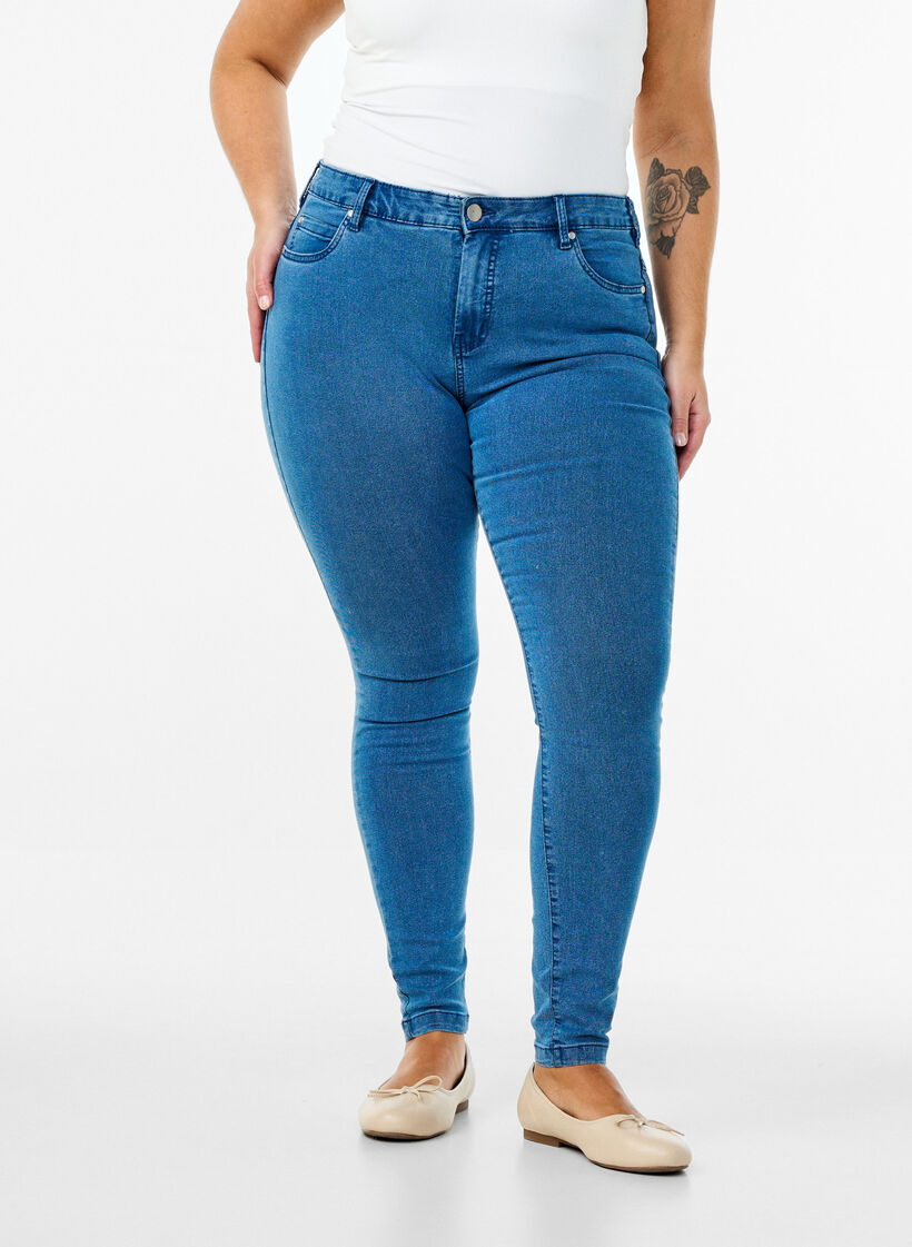 Hochtaillierte Super Slim Amy Jeans, Blau, Model image number 2