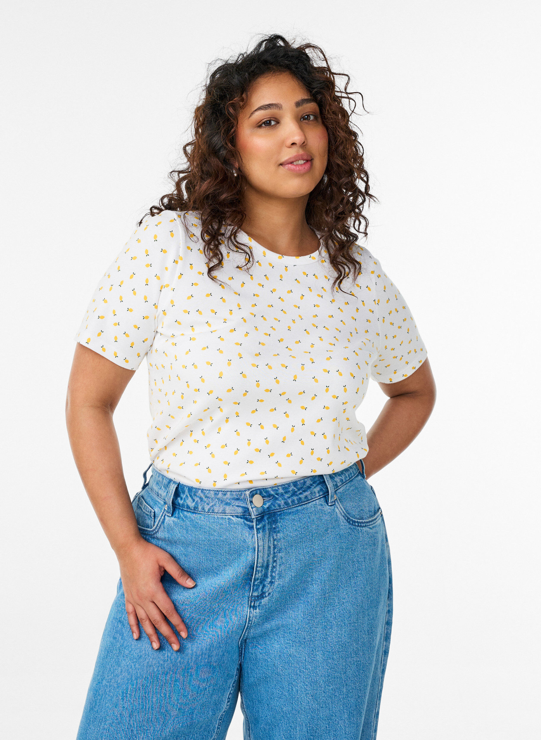 Zizzi T-Shirt aus Baumwolle mit Allover-Druck, Wei&szlig;, Model image number 0