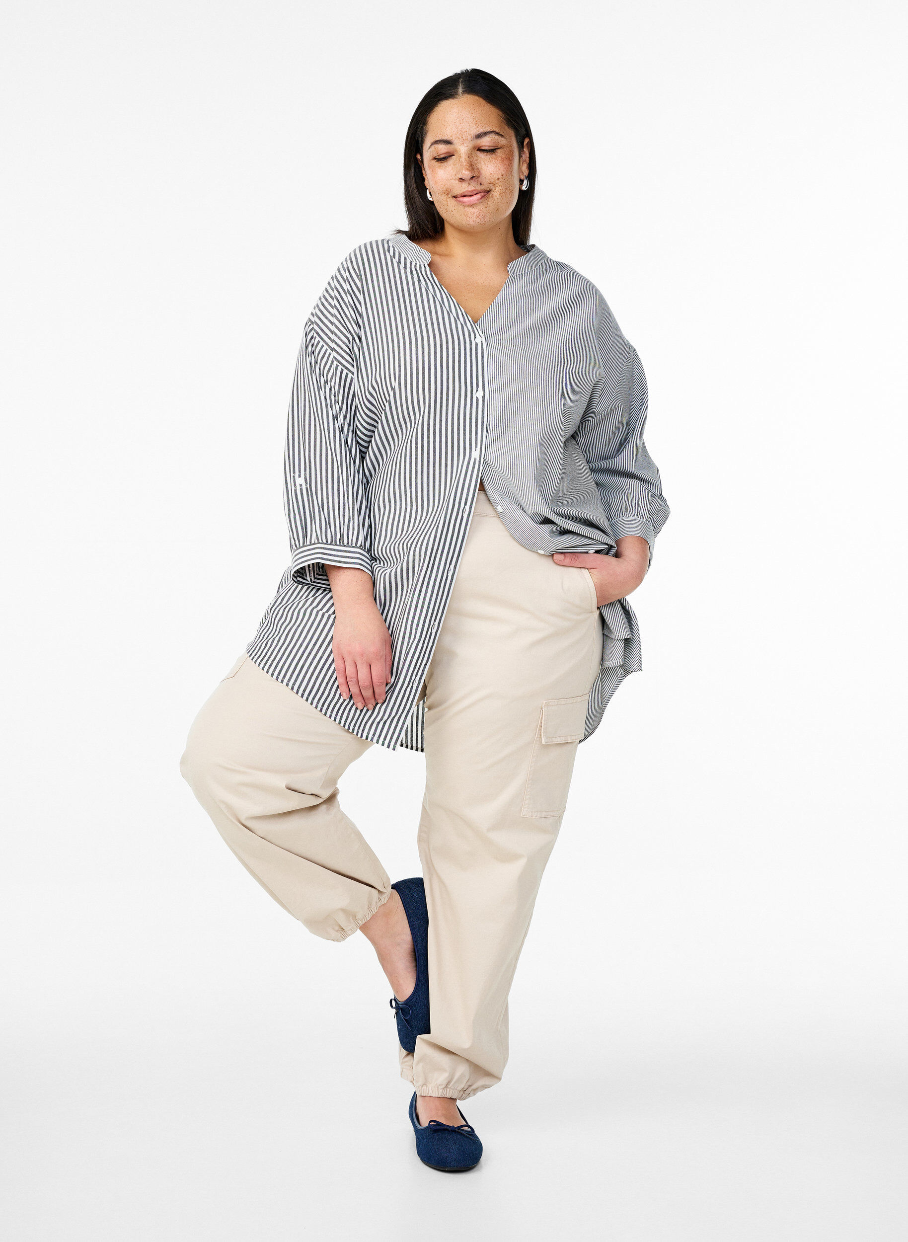 Zizzi Gestreifte Tunika mit 3/4-&Auml;rmeln, Schwarz, Model image number 1