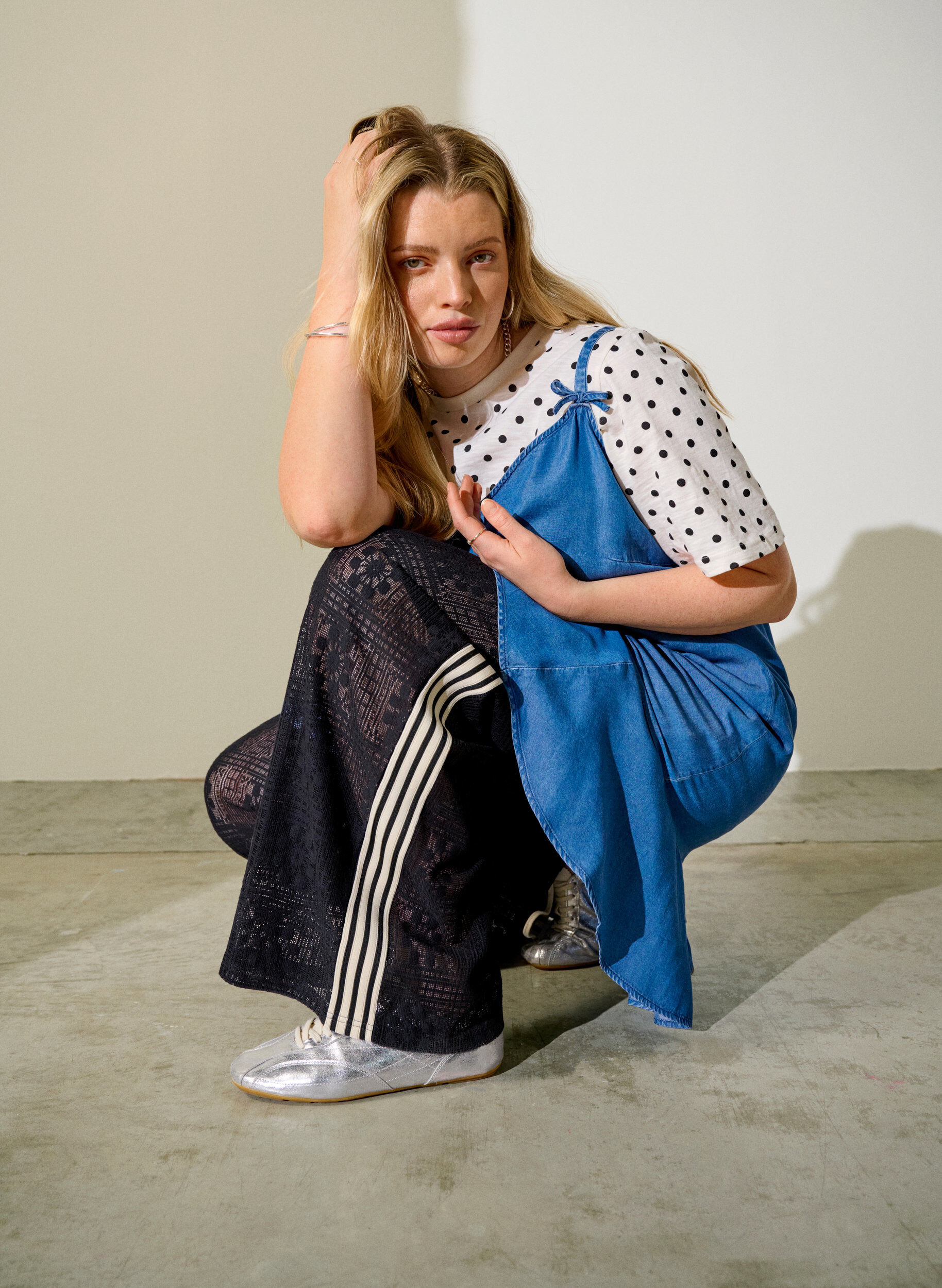 Zizzi Weite Spitzenhose mit Kontraststreifen, Schwarz, Image image number 0