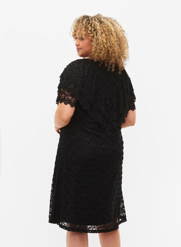 Kurzärmeliges Kleid aus Spitze mit breiten Rüschen, Black, Model image number 1