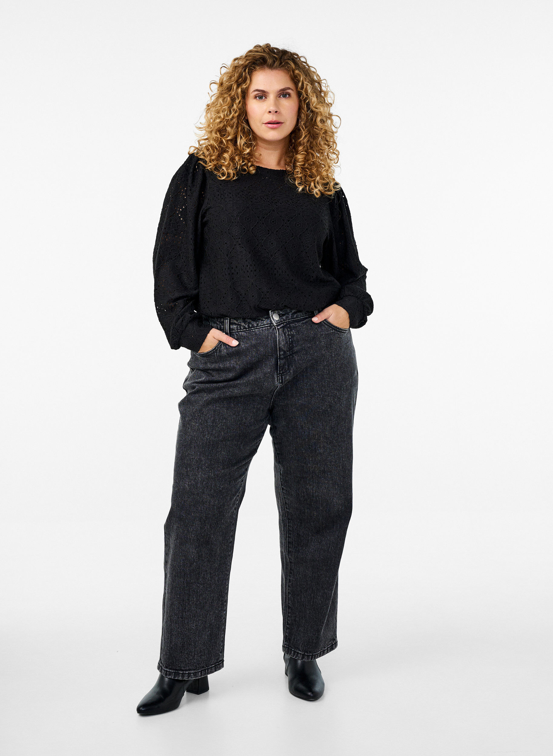 Zizzi Lang&auml;rmlige Bluse mit Lochmuster, Schwarz, Model image number 1