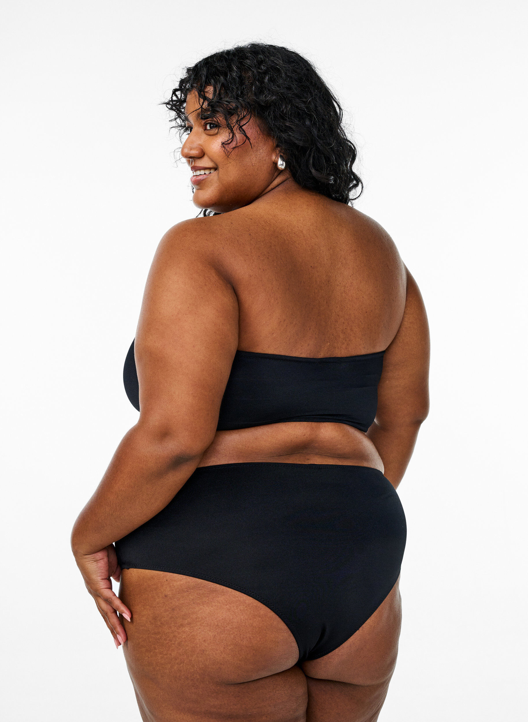 Zizzi Einfarbiges Bandeau-Bikinioberteil, Schwarz, Model image number 2