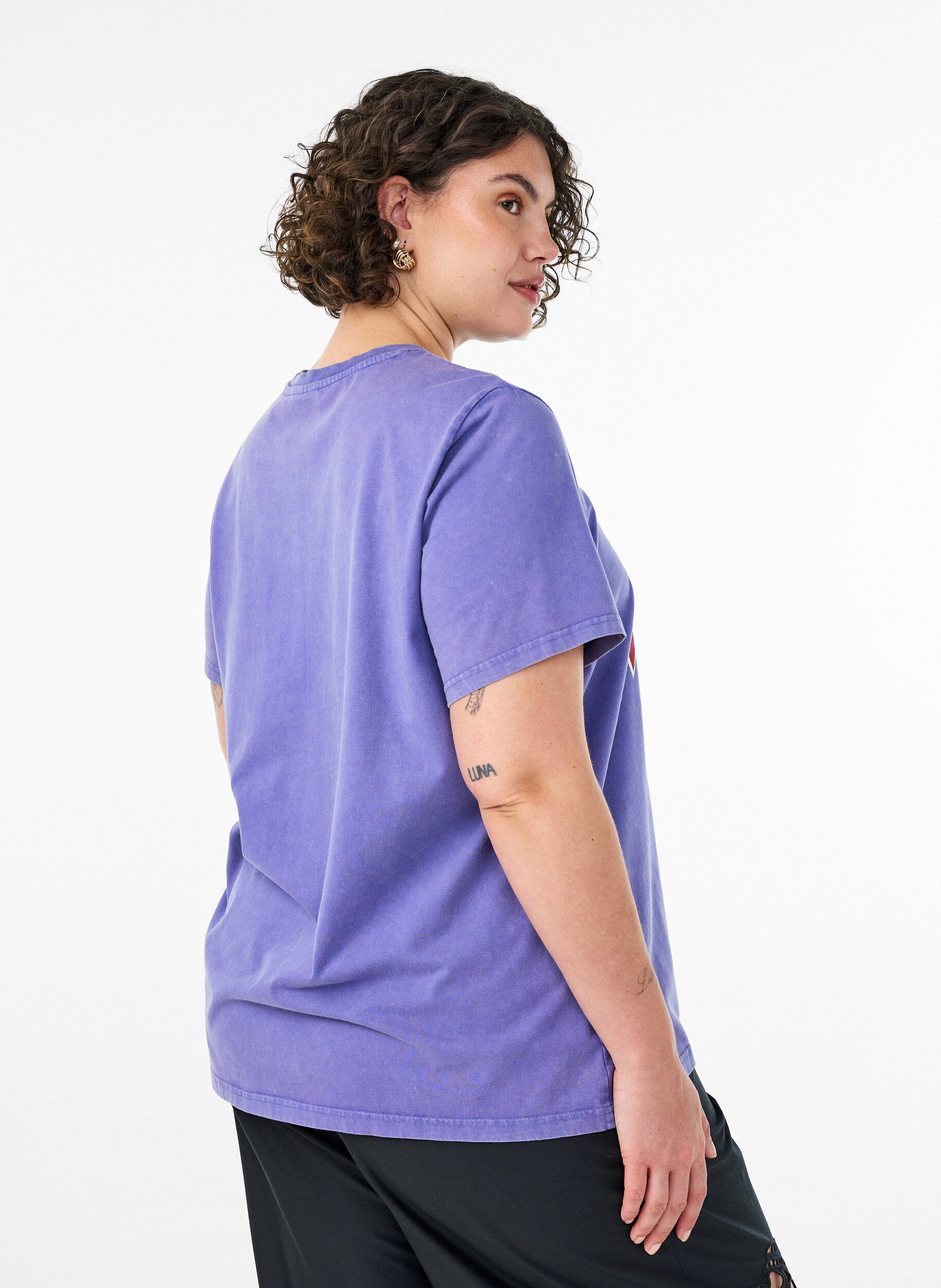 ZizziBaumwoll-T-Shirt mit Frontprint und gewaschener Optik, Lila, Model image number 2
