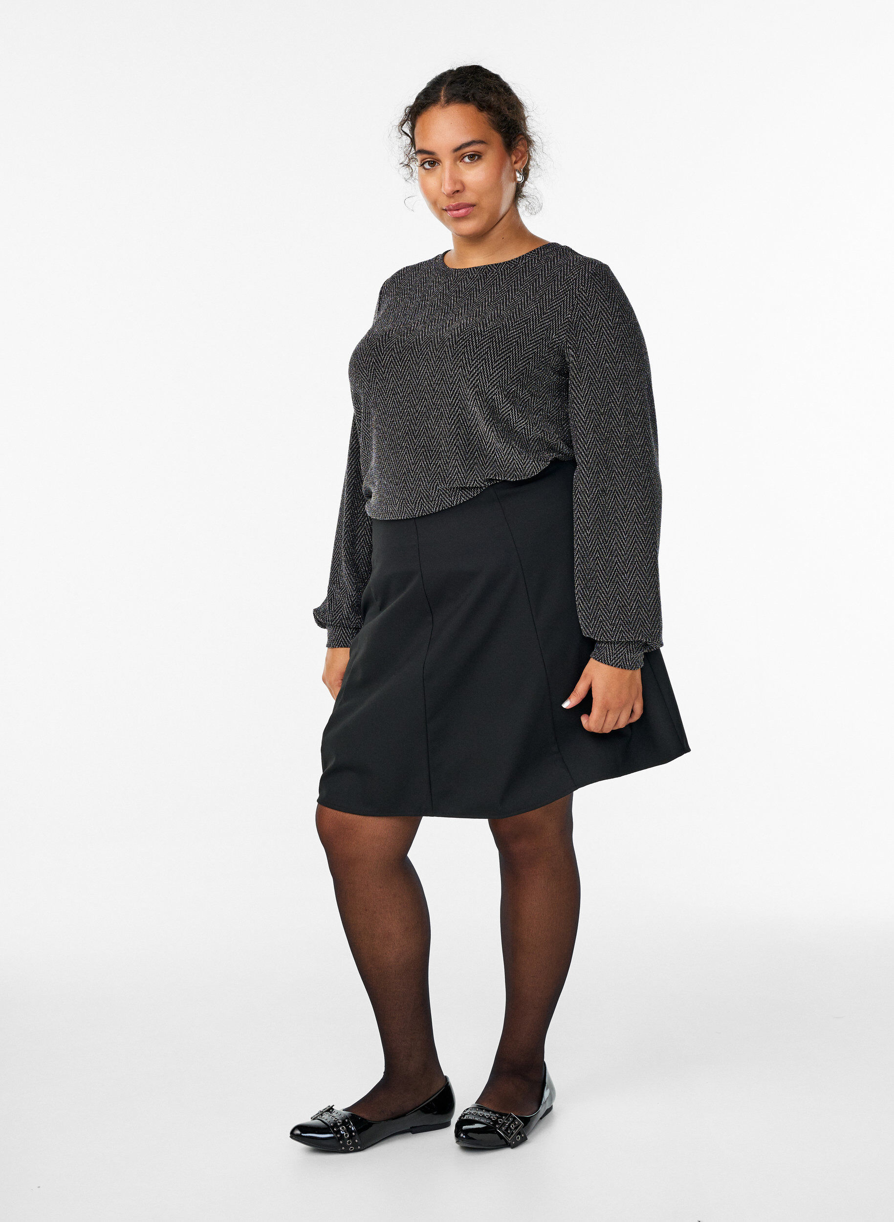 Zizzi Bluse mit Fischgr&auml;tenmuster und Glitzerfaden, Schwarz, Model image number 1
