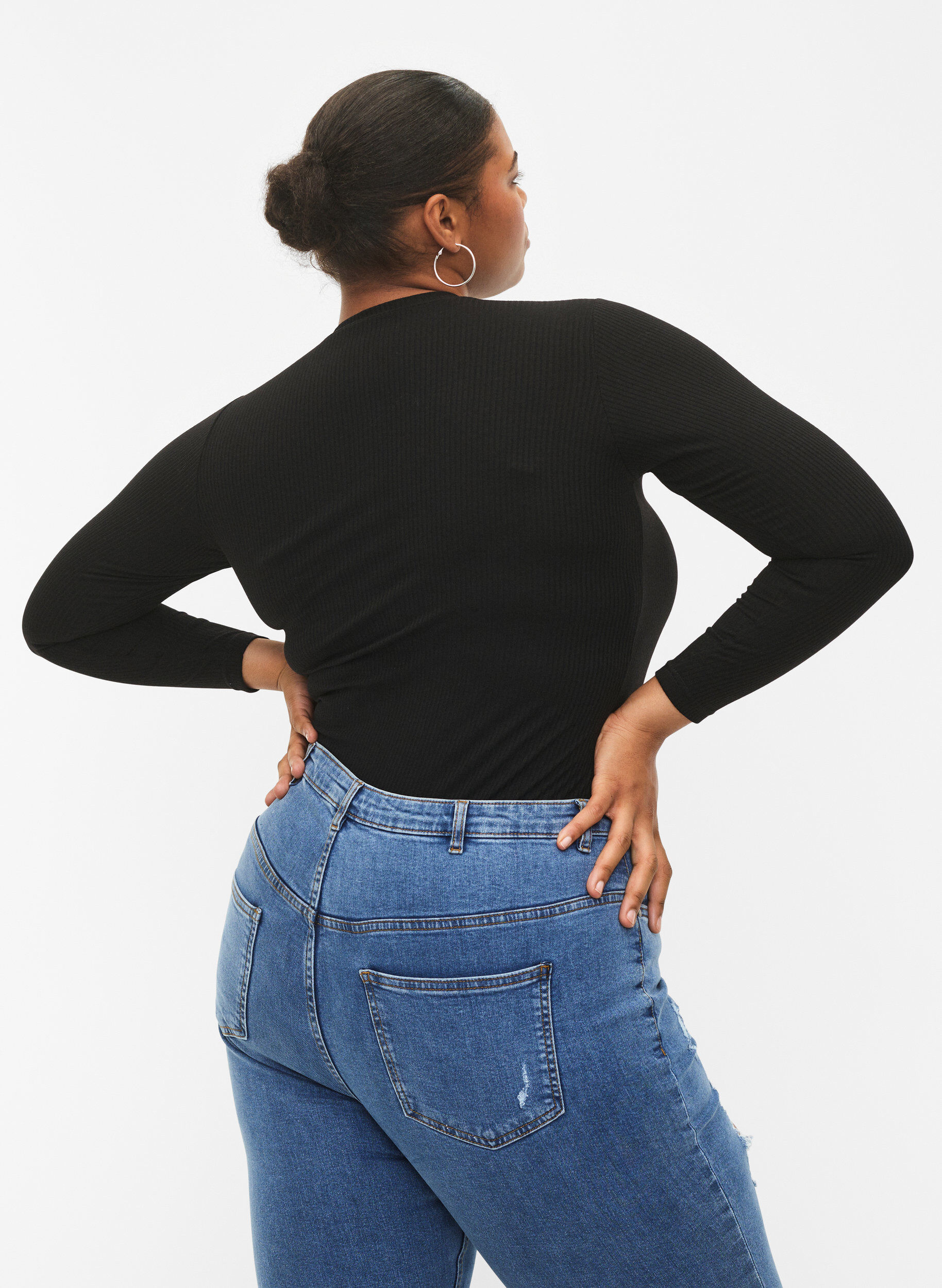 Zizzi Lang&auml;rmelige gerippte Bluse mit Lochdetails, Black, Model image number 1