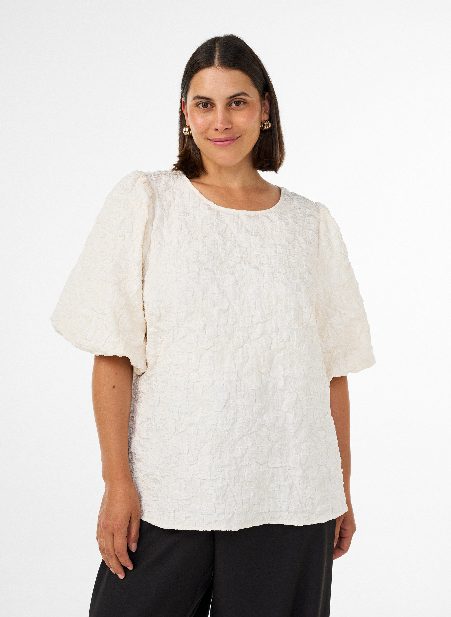 Jacquardbluse mit Puff&auml;rmeln und A-Linien-Form, Vanille, Model