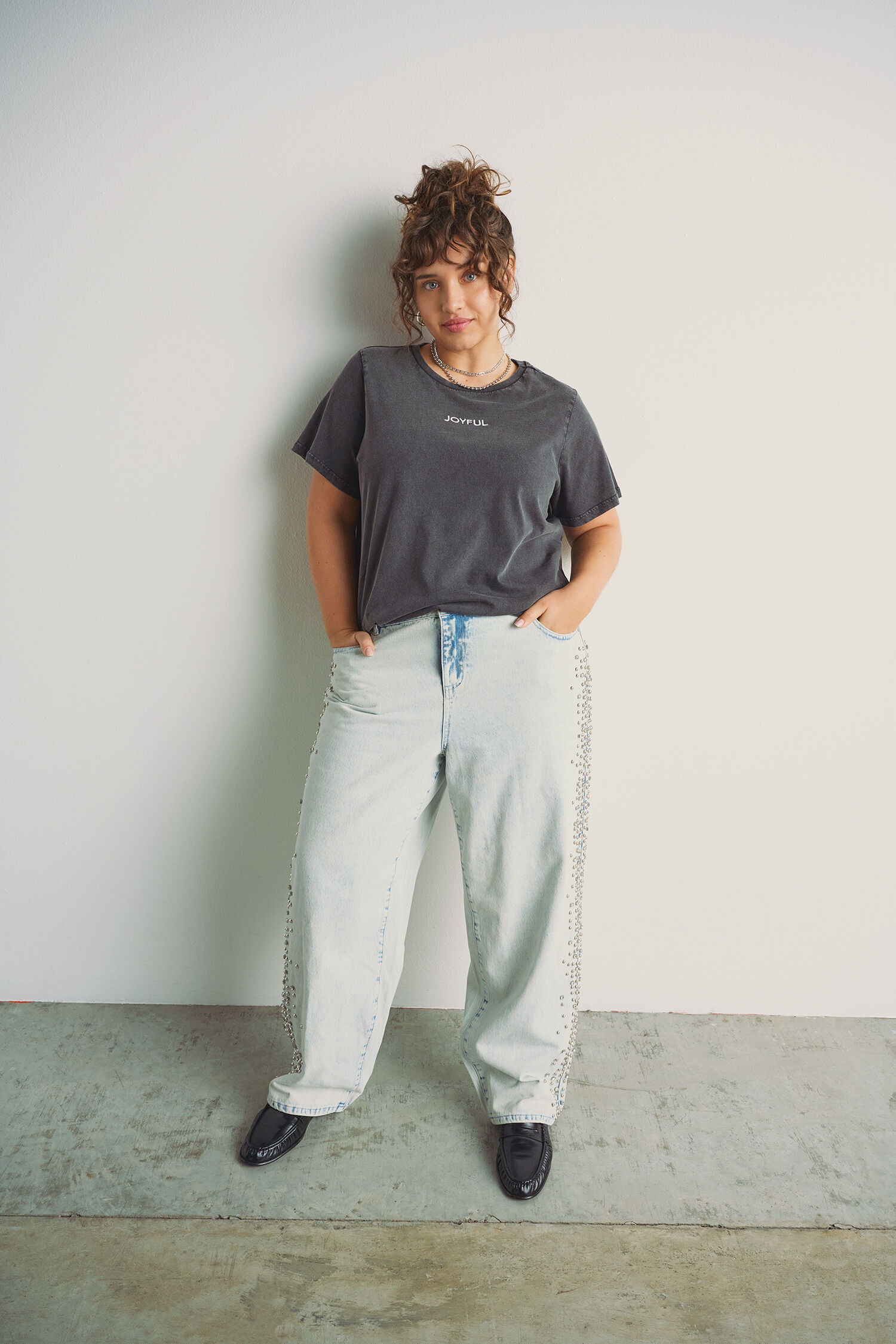 Jeans mit Details, , Model