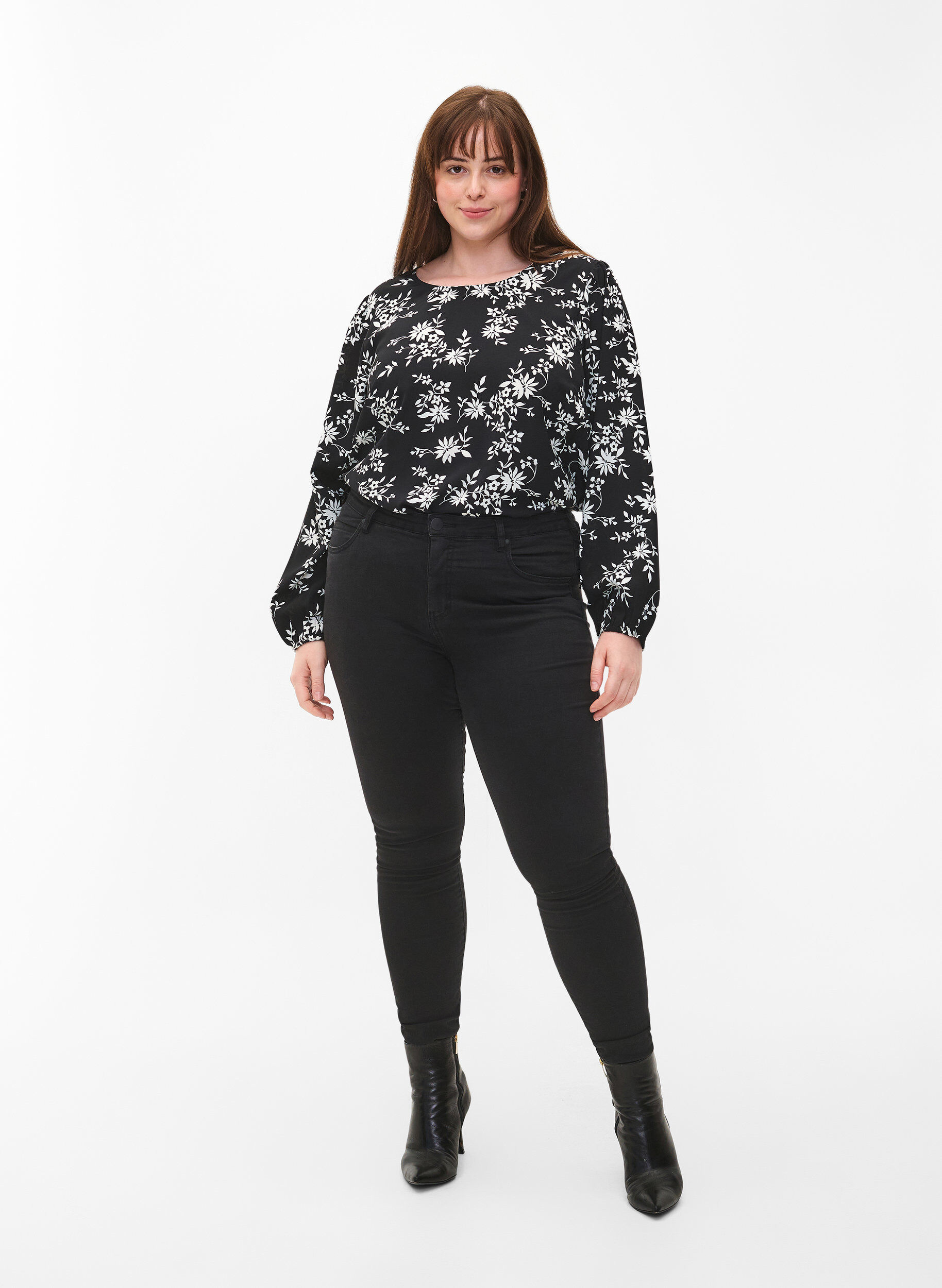 Zizzi Bluse mit Puff&auml;rmeln, Black Flower AOP, Model image number 2