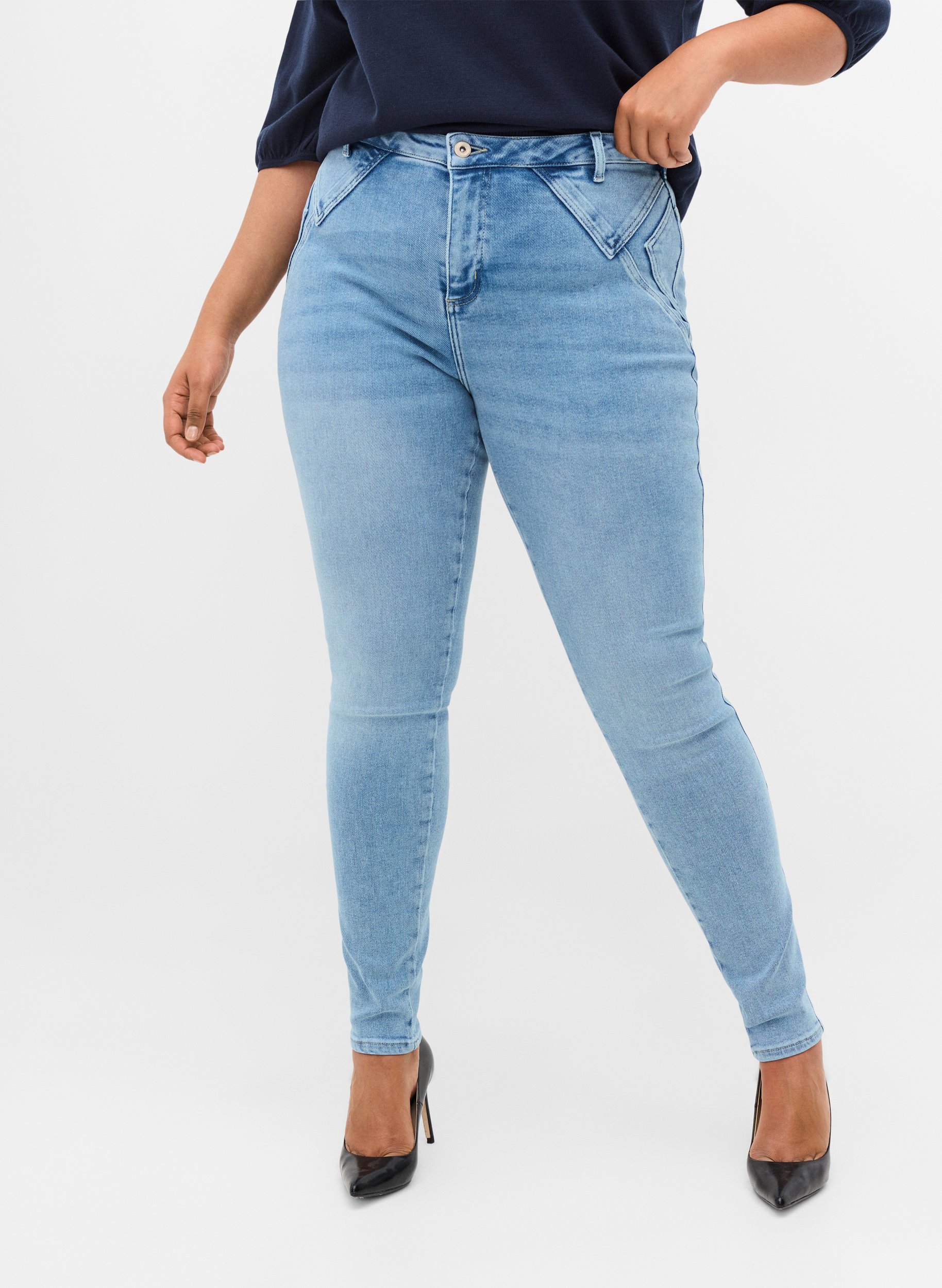 Super Slim Amy Jeans mit markanten Nähten, Light blue, Model image number 2