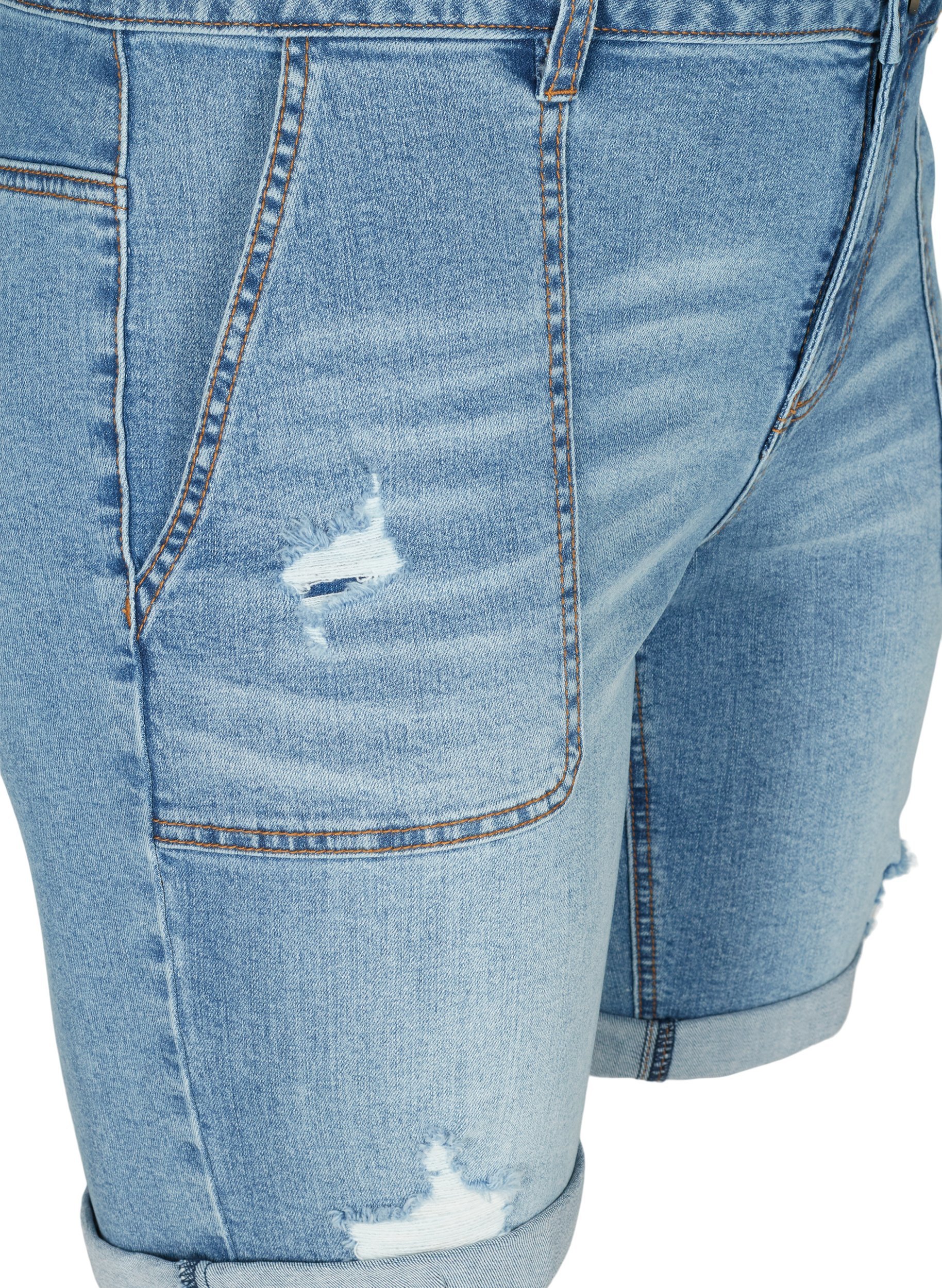 Eng anliegende Denim-Shorts im Used-Look, Light blue denim, Packshot image number 2
