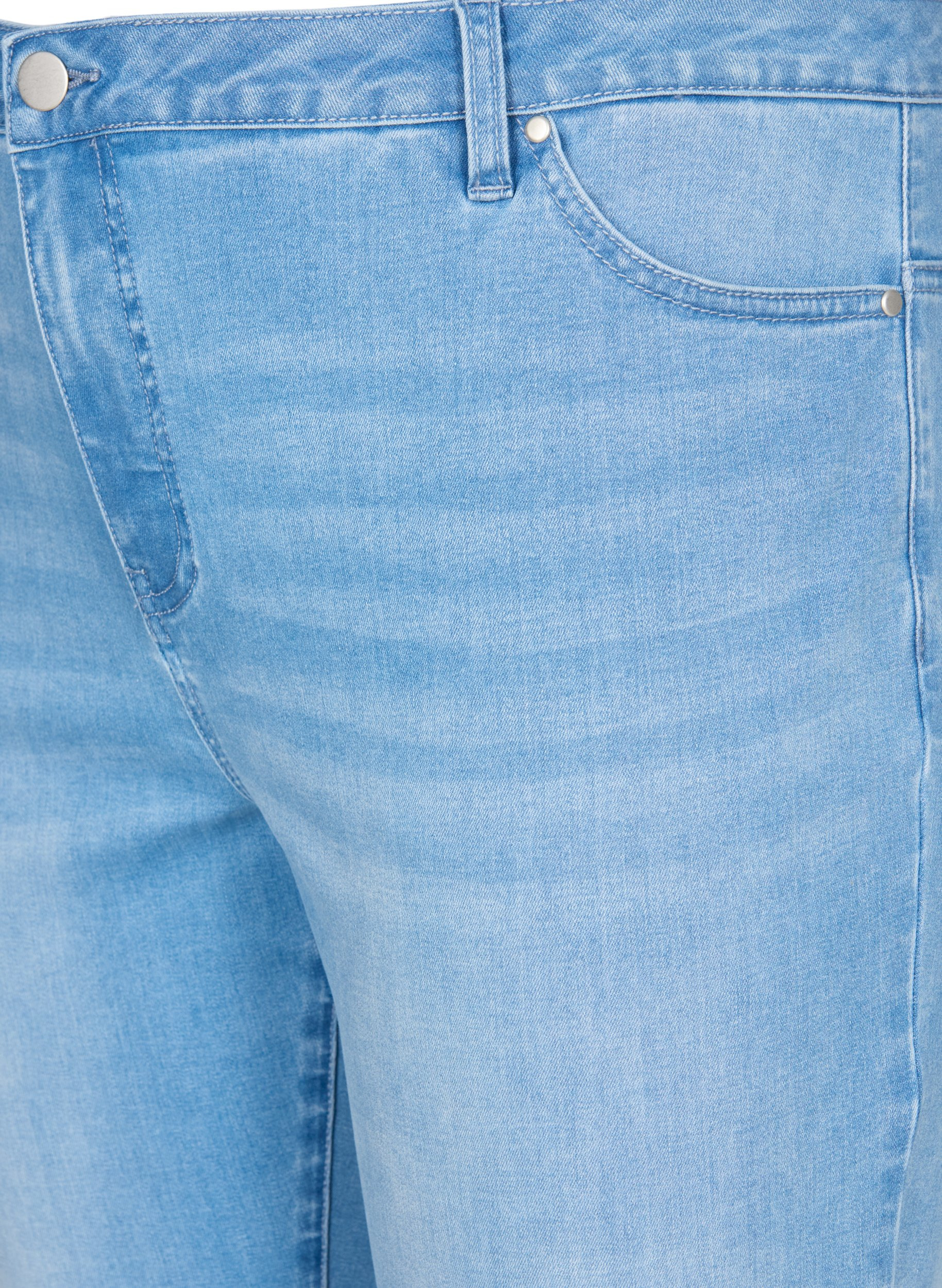 Cropped Emily Jeans mit Stickerei, Light blue denim, Packshot image number 2