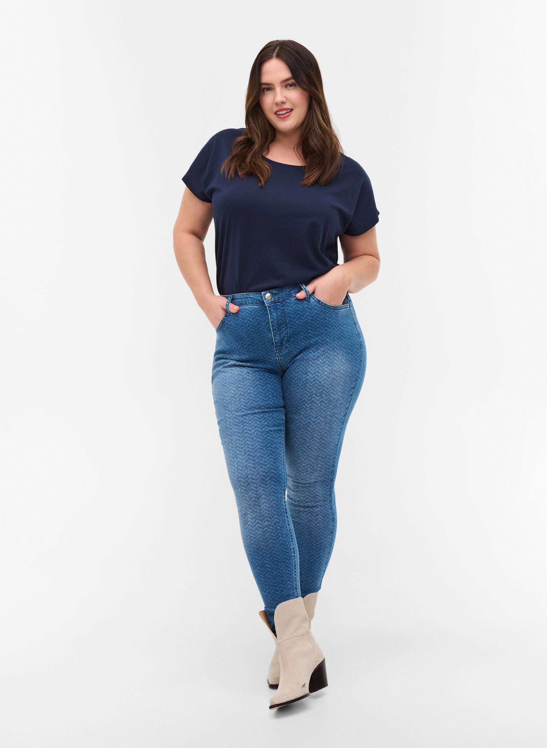 Bedruckte Amy Jeans mit hoher Taille, Ethnic Print, Model image number 0