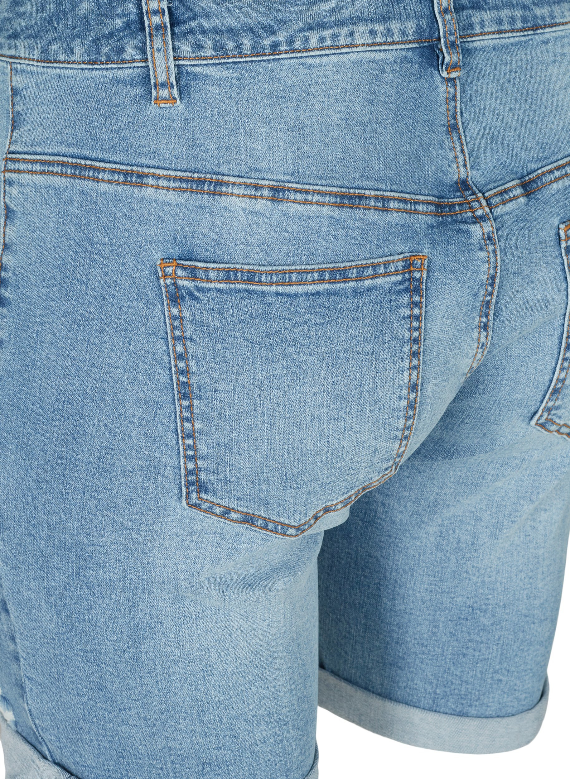 Eng anliegende Denim-Shorts im Used-Look, Light blue denim, Packshot image number 3