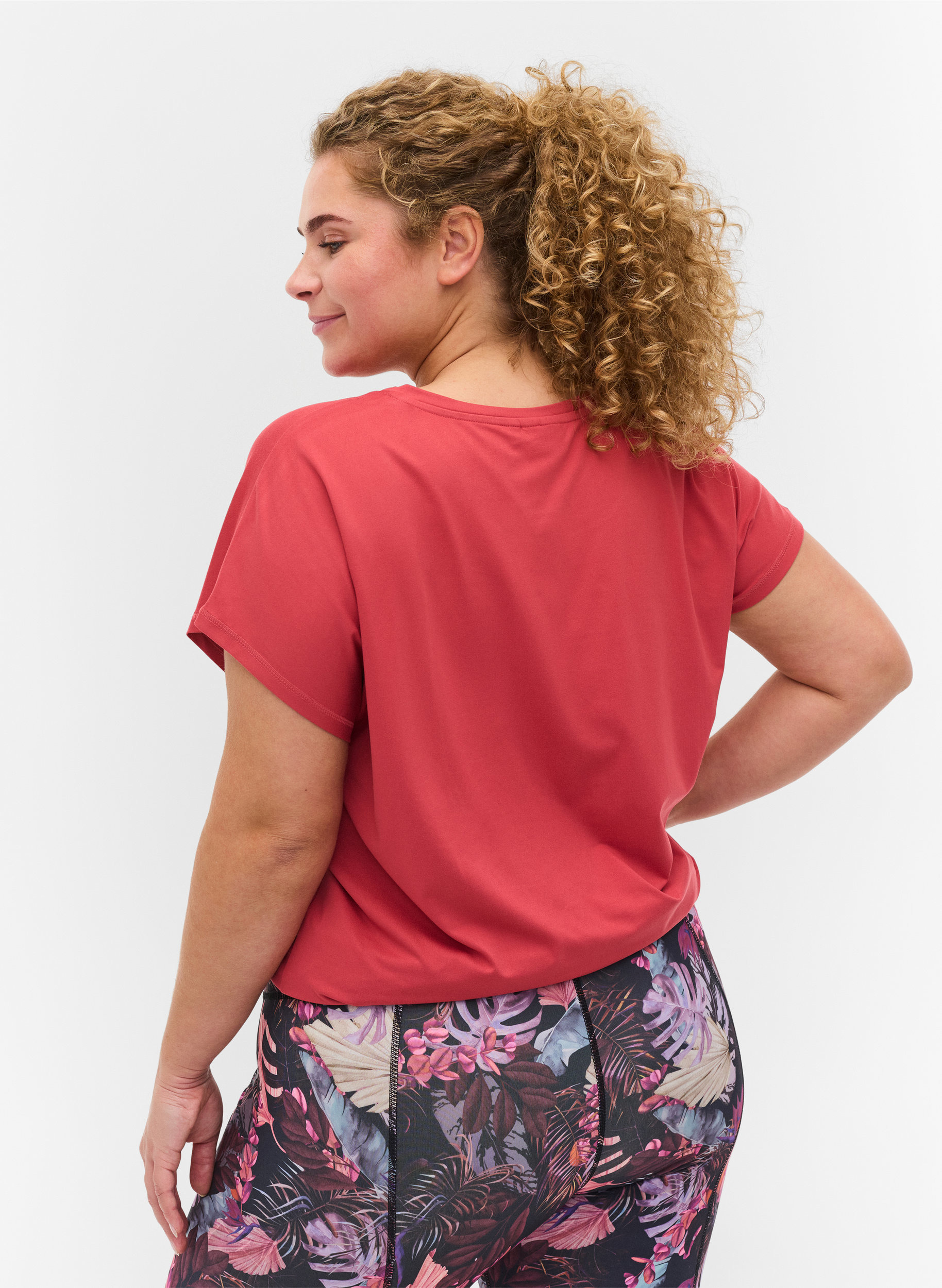 Einfarbiges Trainings-T-Shirt, Garnet Rose, Model image number 1
