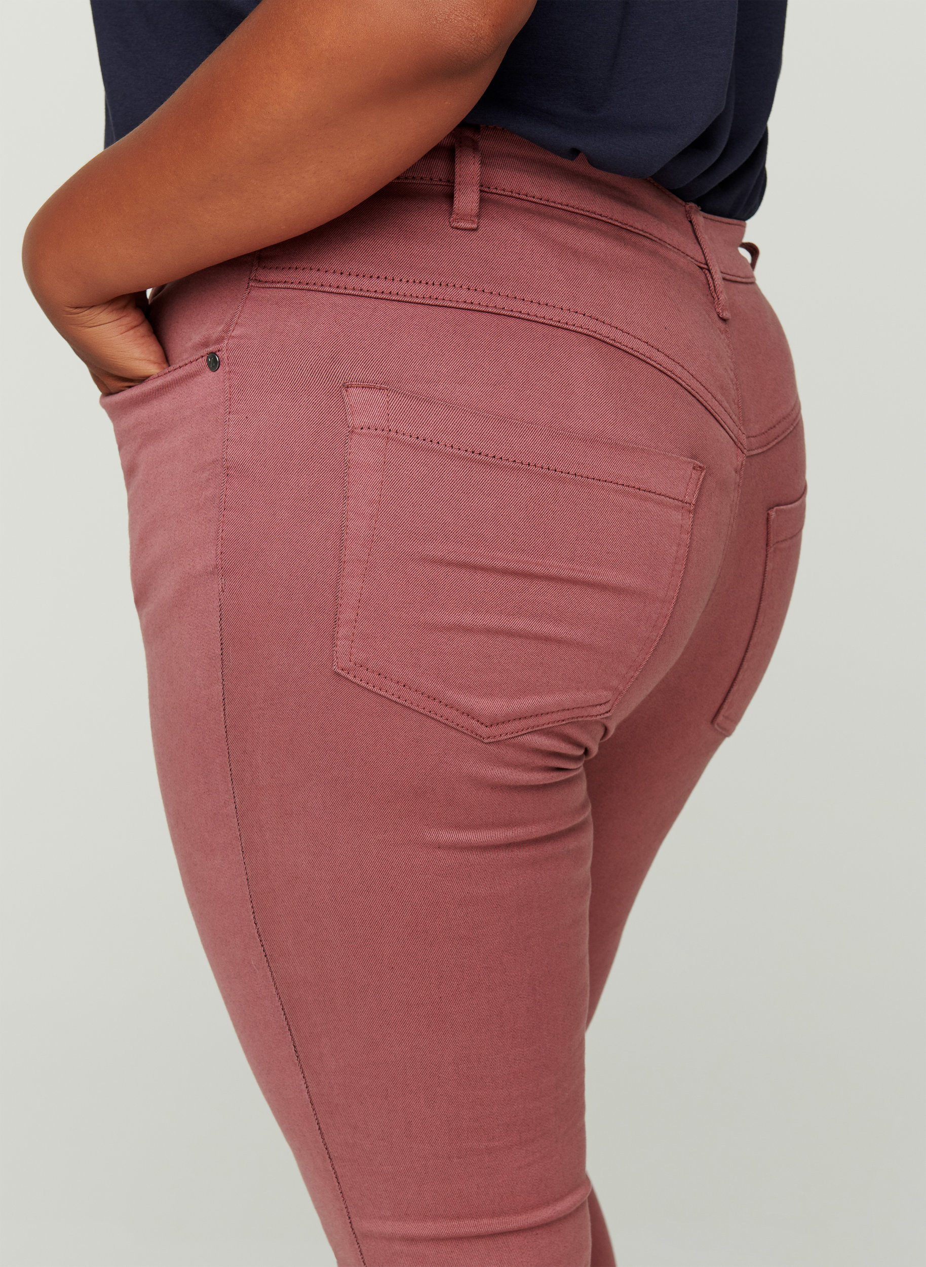 Super Slim Amy Jeans mit hoher Taille, Wild Ginger, Model image number 1