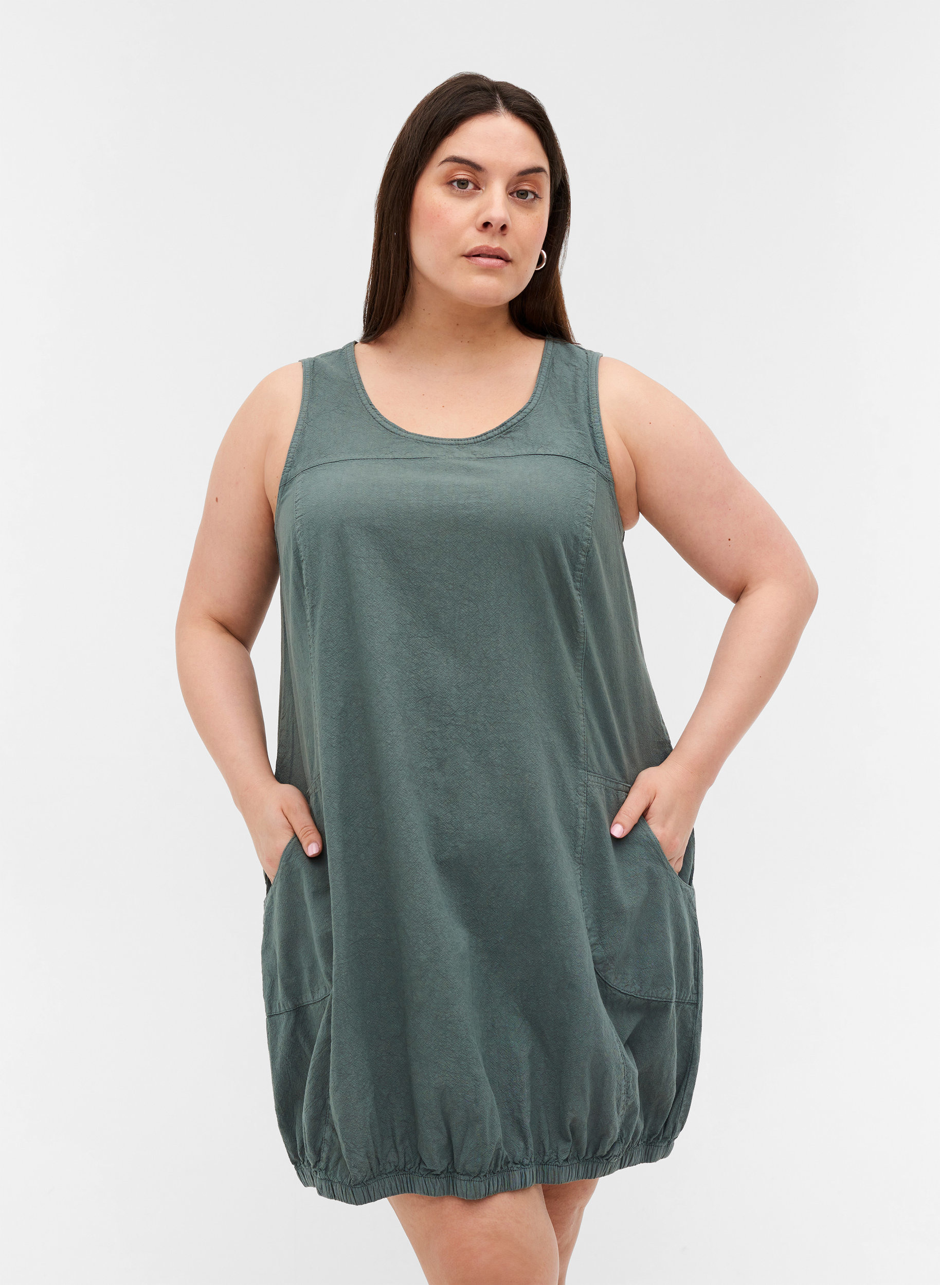 Ärmelloses Kleid aus Baumwolle, Balsam Green, Model