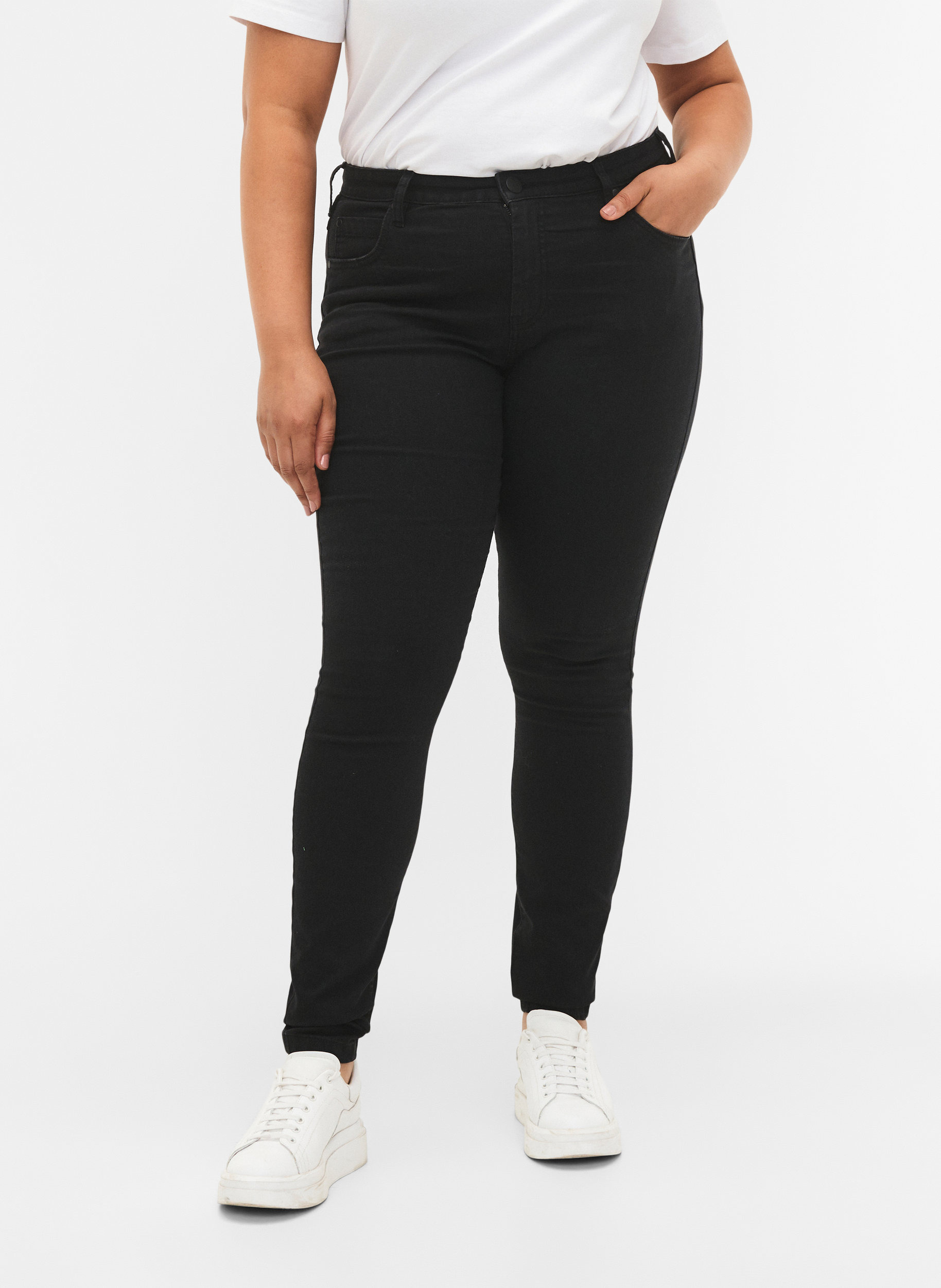 Hochtaillierte Super Slim Amy Jeans, Black, Model image number 2