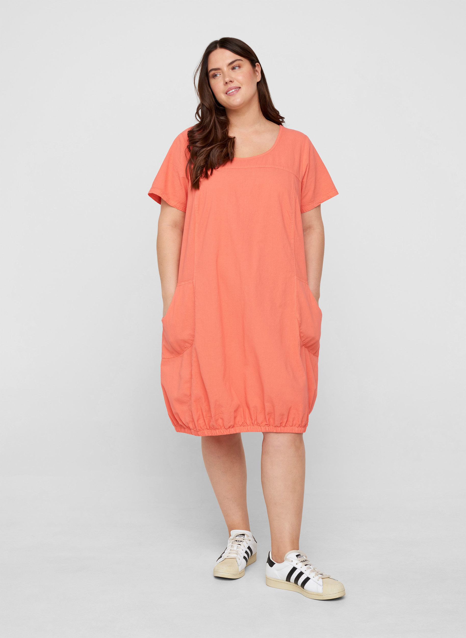 Kurzarm Kleid aus Baumwolle, Hot Coral, Model image number 2