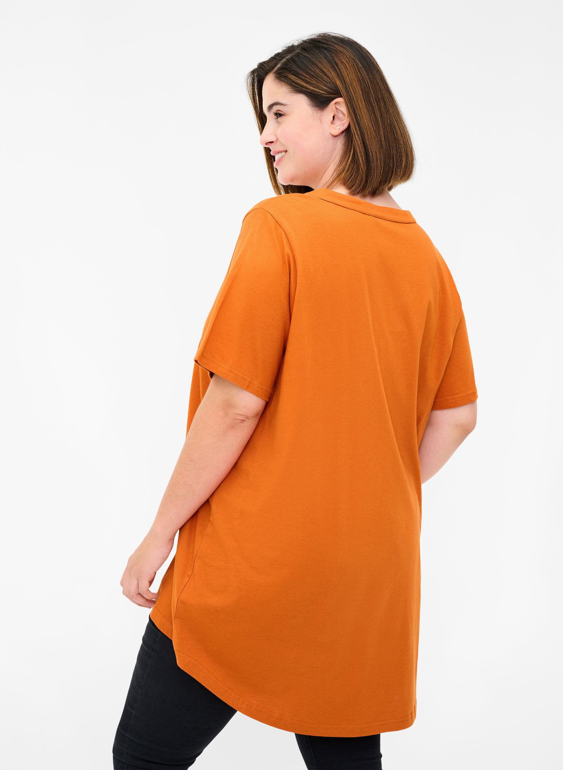 T-Shirt aus Baumwolle mit V-Ausschnitt und Knöpfen, Autumnal, Model image number 1