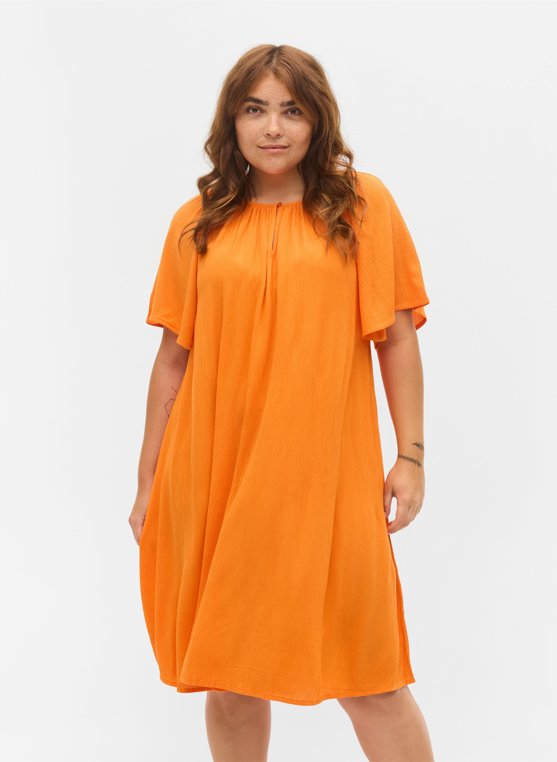 Kurzärmeliges Kleid aus Viskose, Orange Peel, Model
