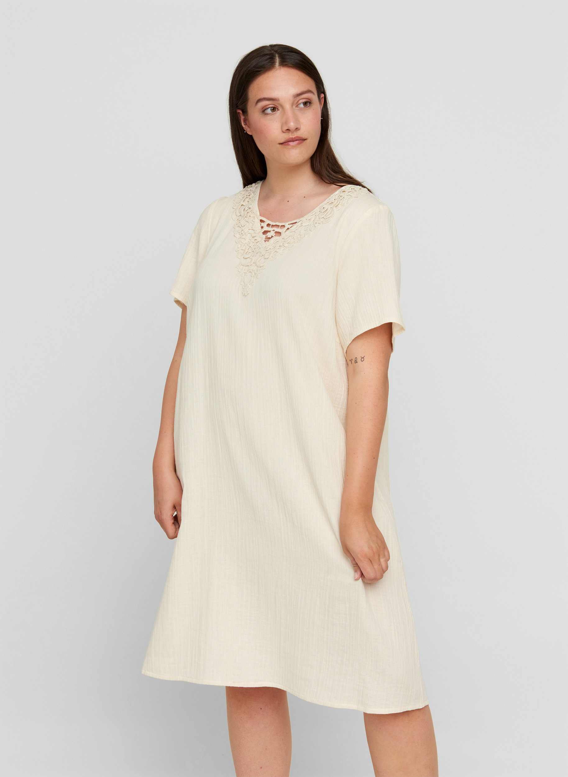 Kurzarm Kleid aus Baumwolle mit Stickerei, Beige As Sample, Model image number 0