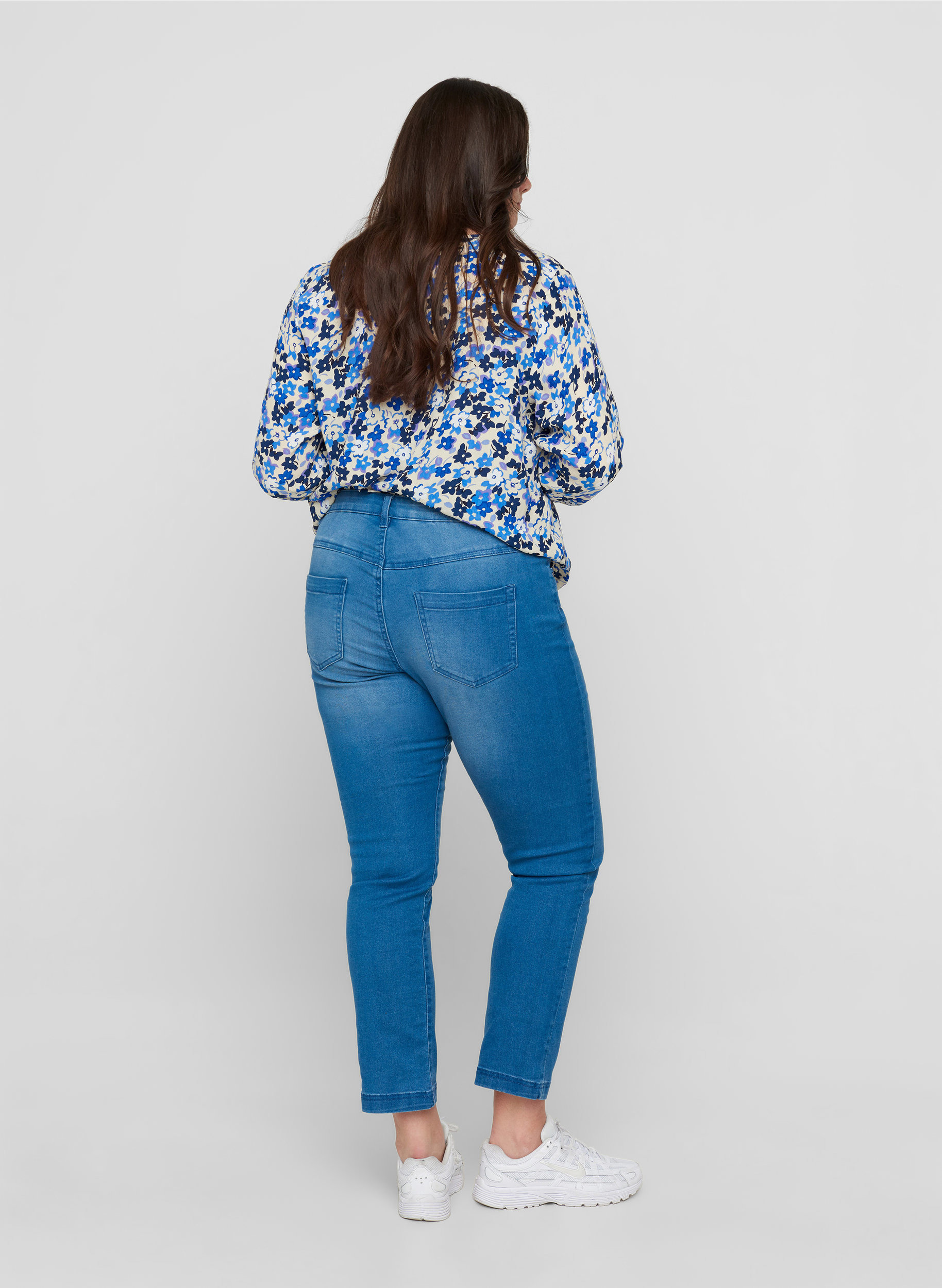 Slim Fit Emily Jeans mit normaler Taille, Light blue, Model image number 1