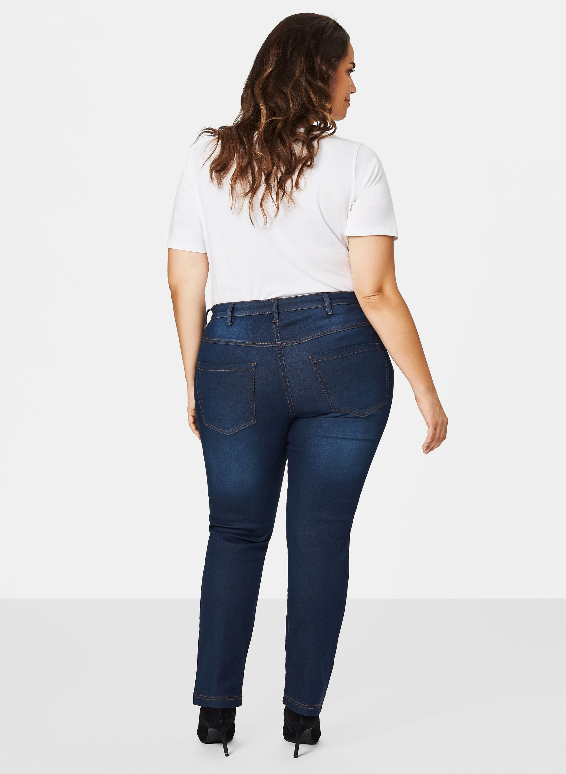 Slim Fit Emily Jeans mit normaler Taille, Blue denim, Model image number 0