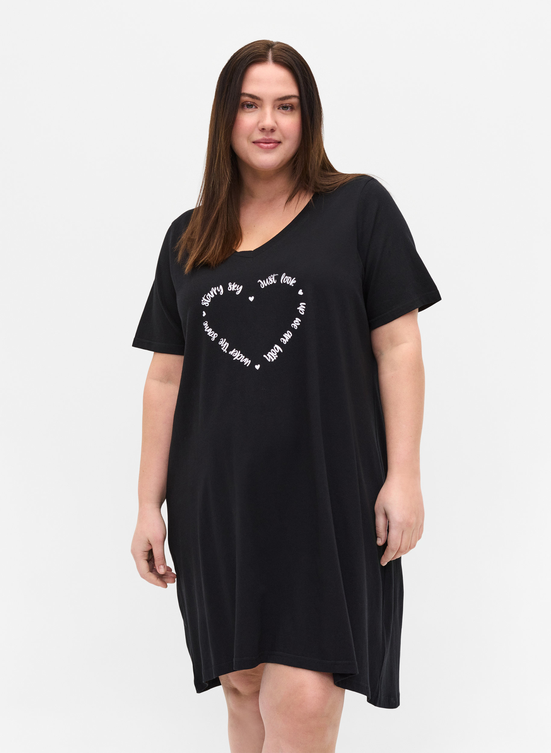 Kurzarm Nachthemd aus Baumwolle, Black w. White HEART, Model