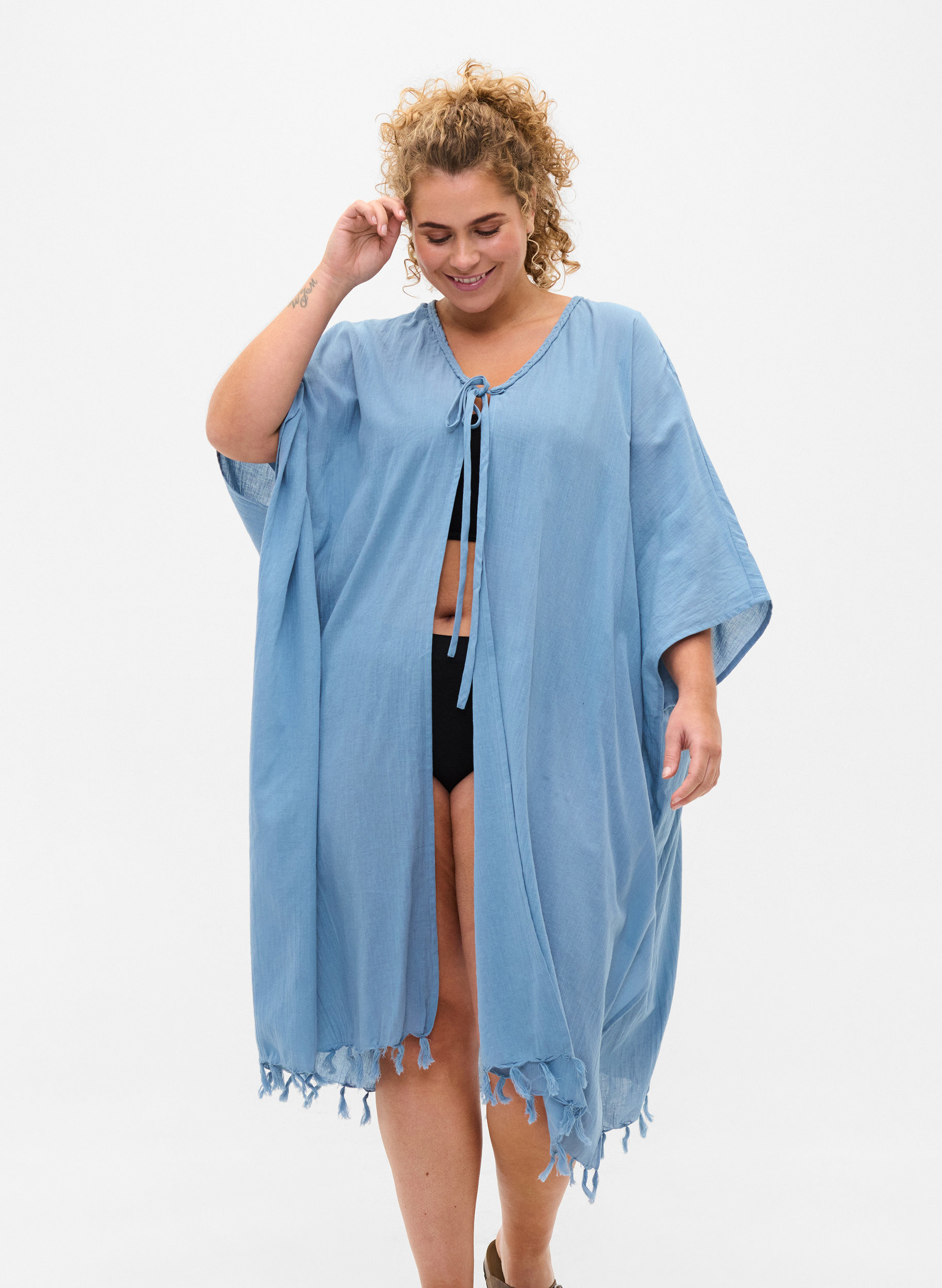 Strand-Kimono mit Fransen, Light Blue, Model