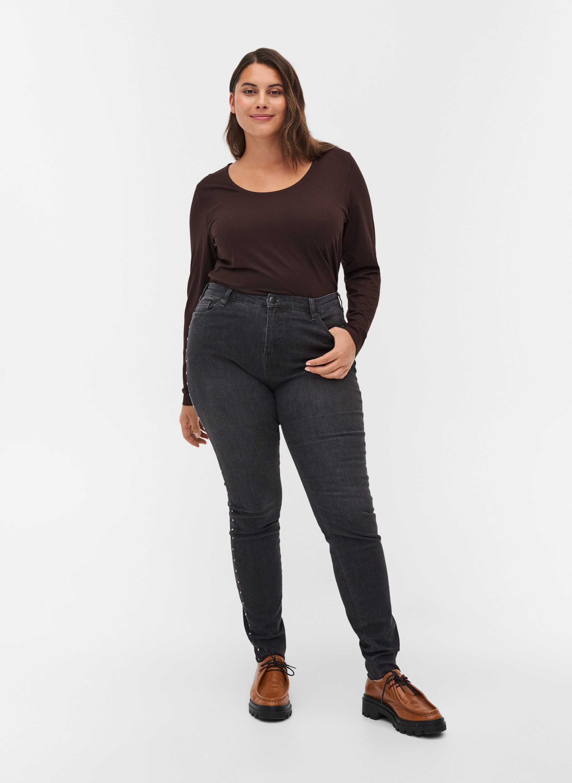 Hochtaillierte Amy Jeans mit Nieten an der Seitennaht, Dark Grey Denim, Model image number 0