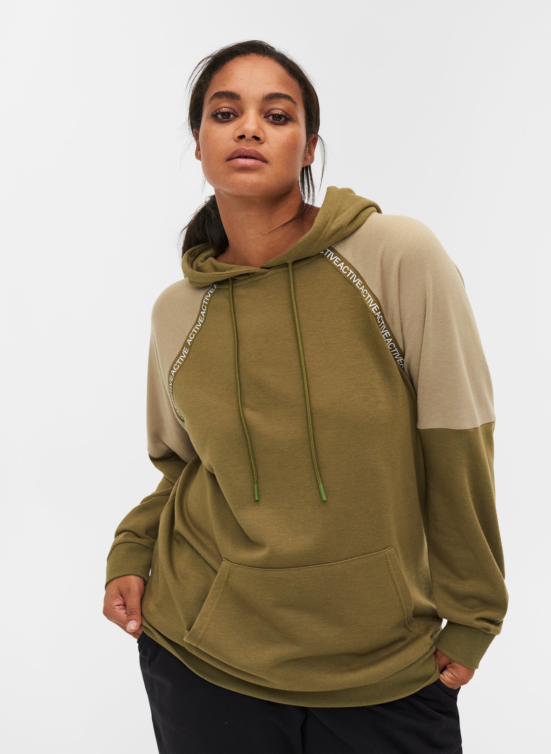 Sweatshirt mit Kapuze und Tasche, Olive Drab, Model image number 0